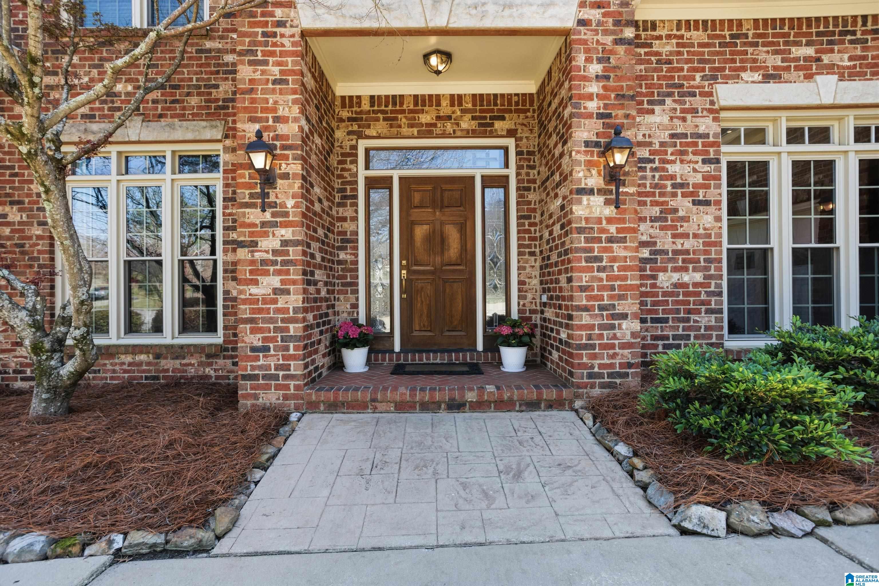 759 LAKE CREST DRIVE