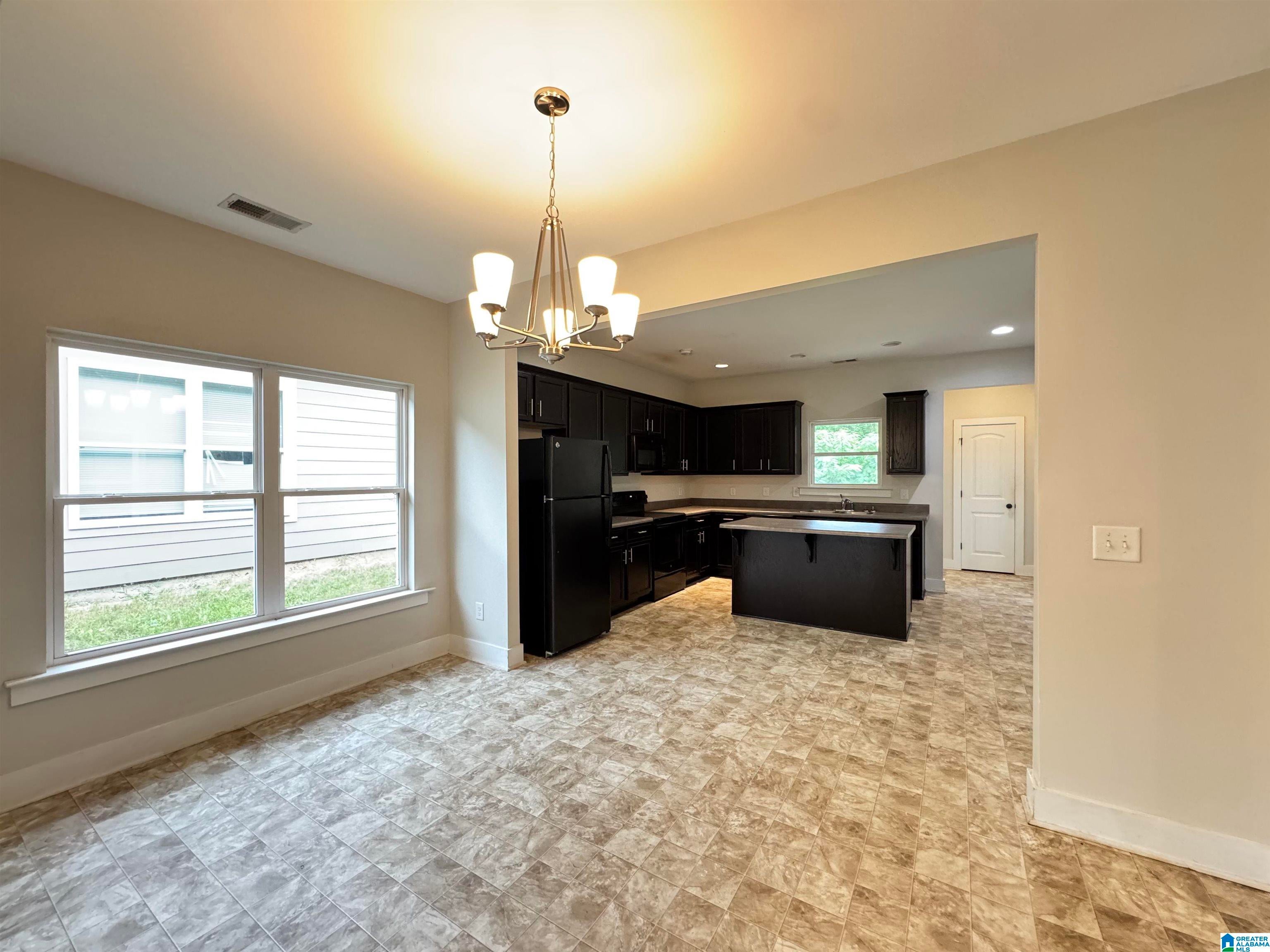 860 MAPLE TRACE