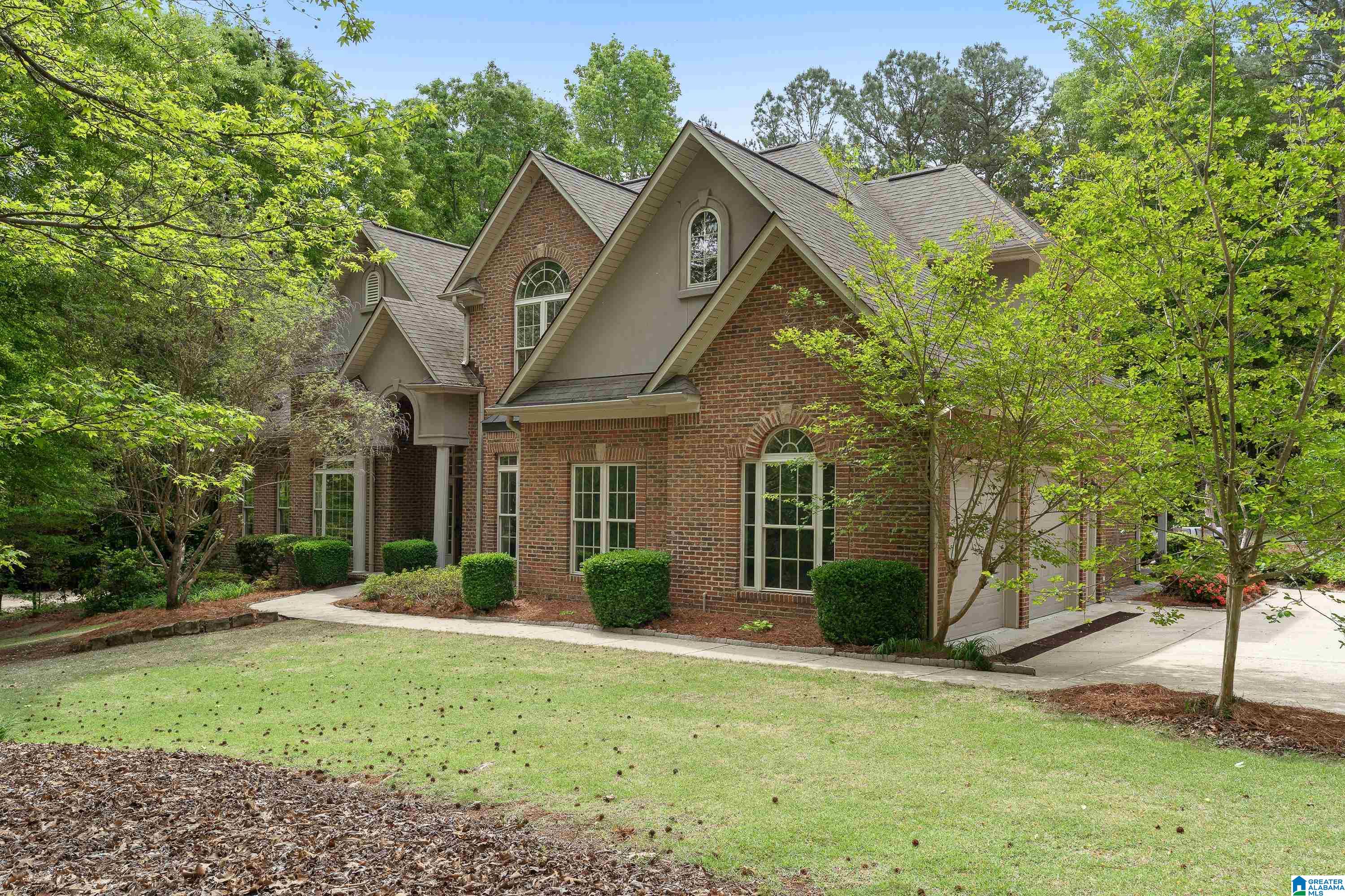 579 EAGLE POINTE LANE