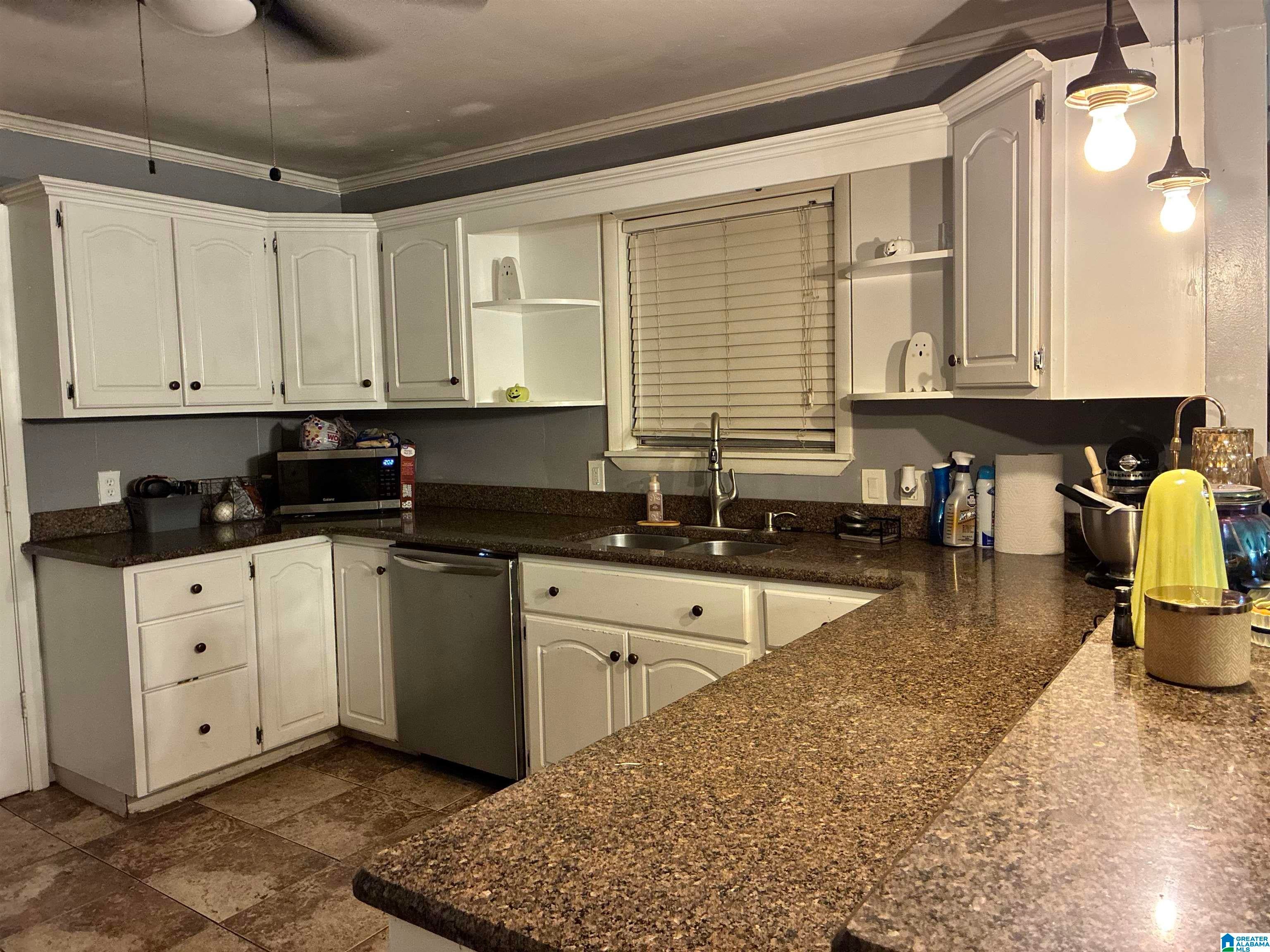 300 W RIDGEWOOD ROAD