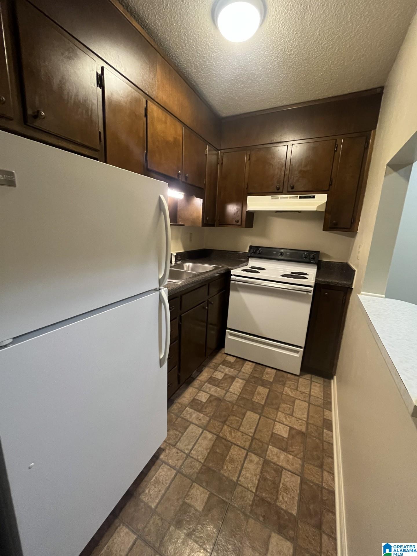 2613 S 11TH AVENUE S