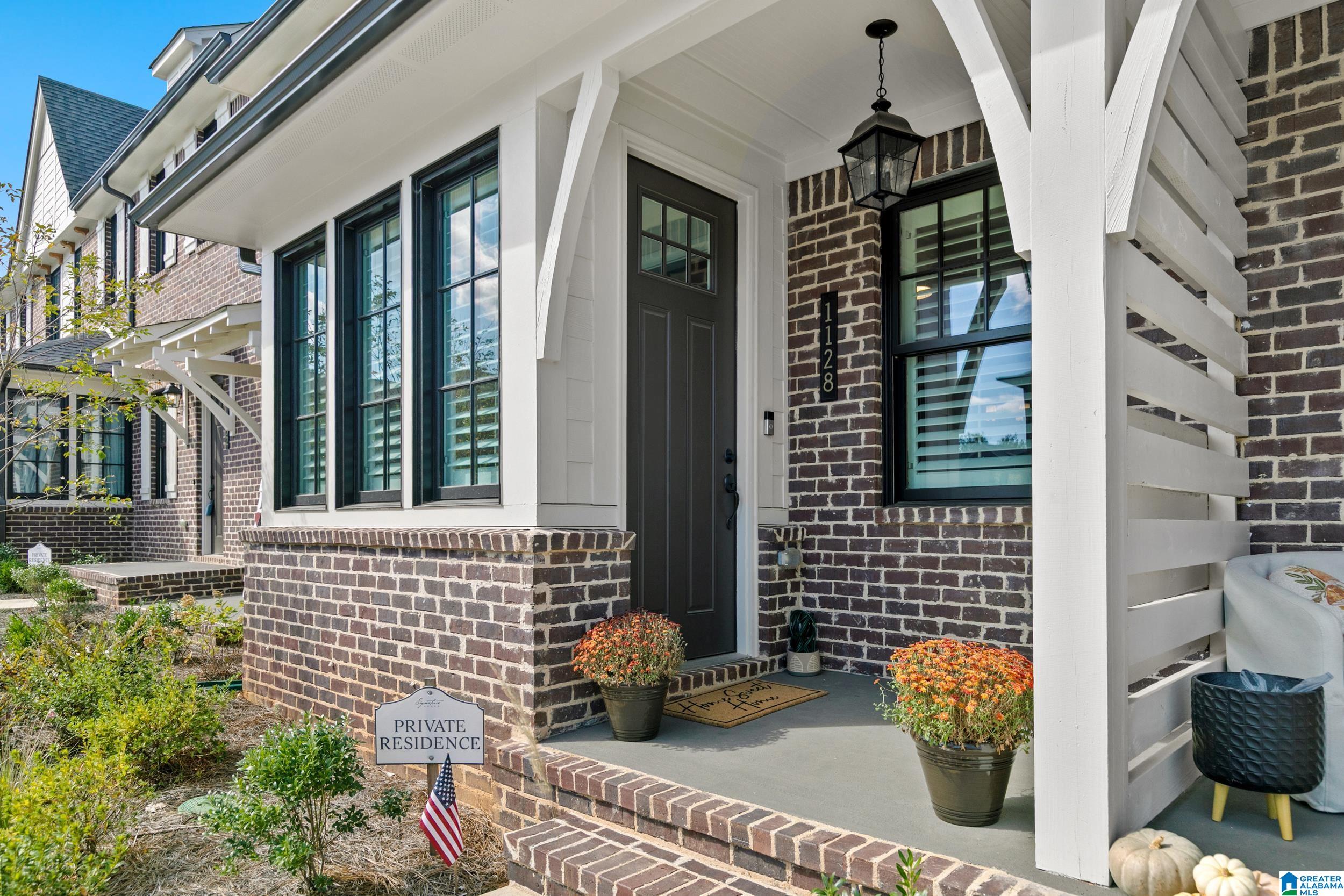 1128 WINDSOR SQUARE