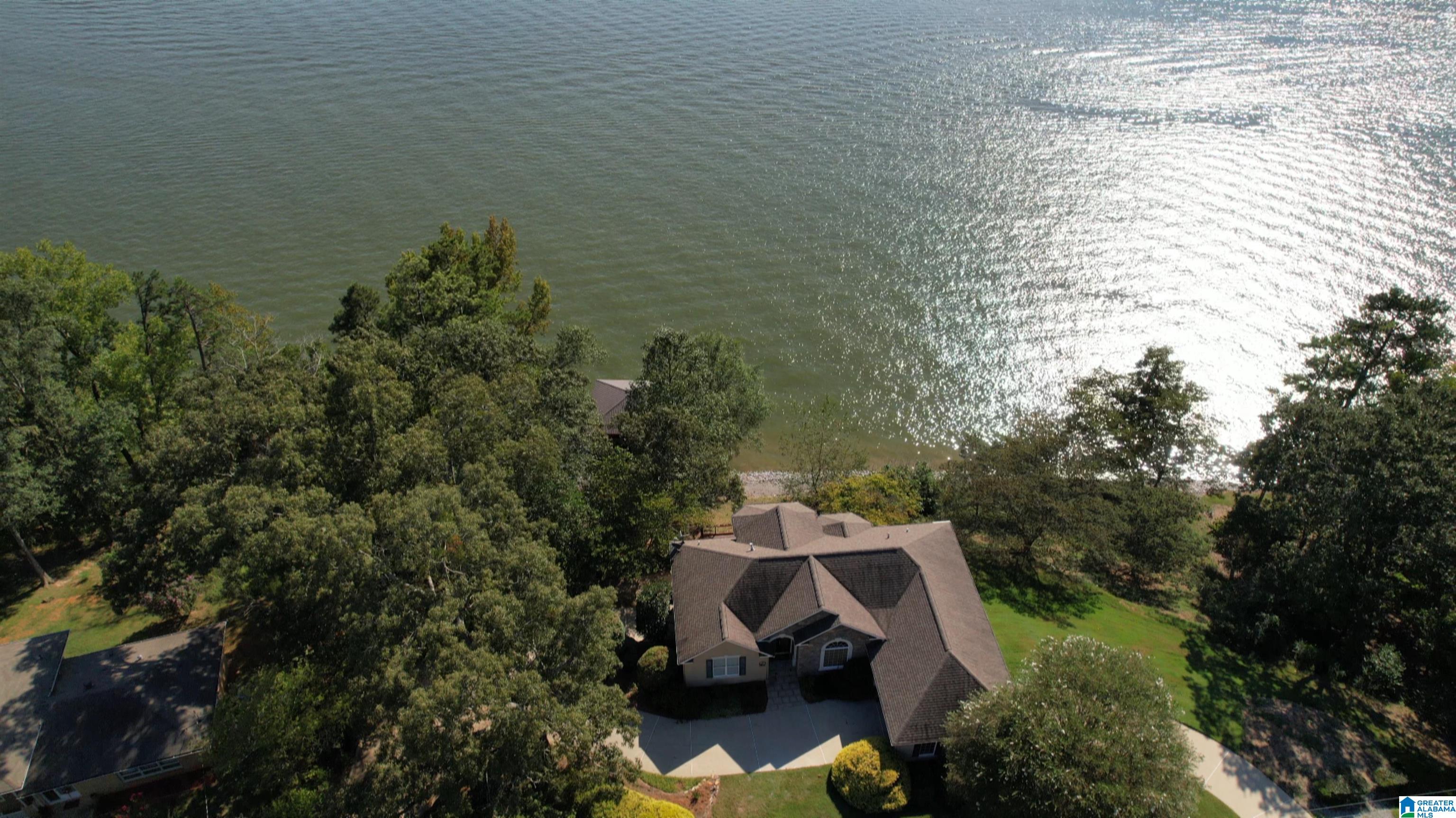 1261 LAKEMONT DRIVE