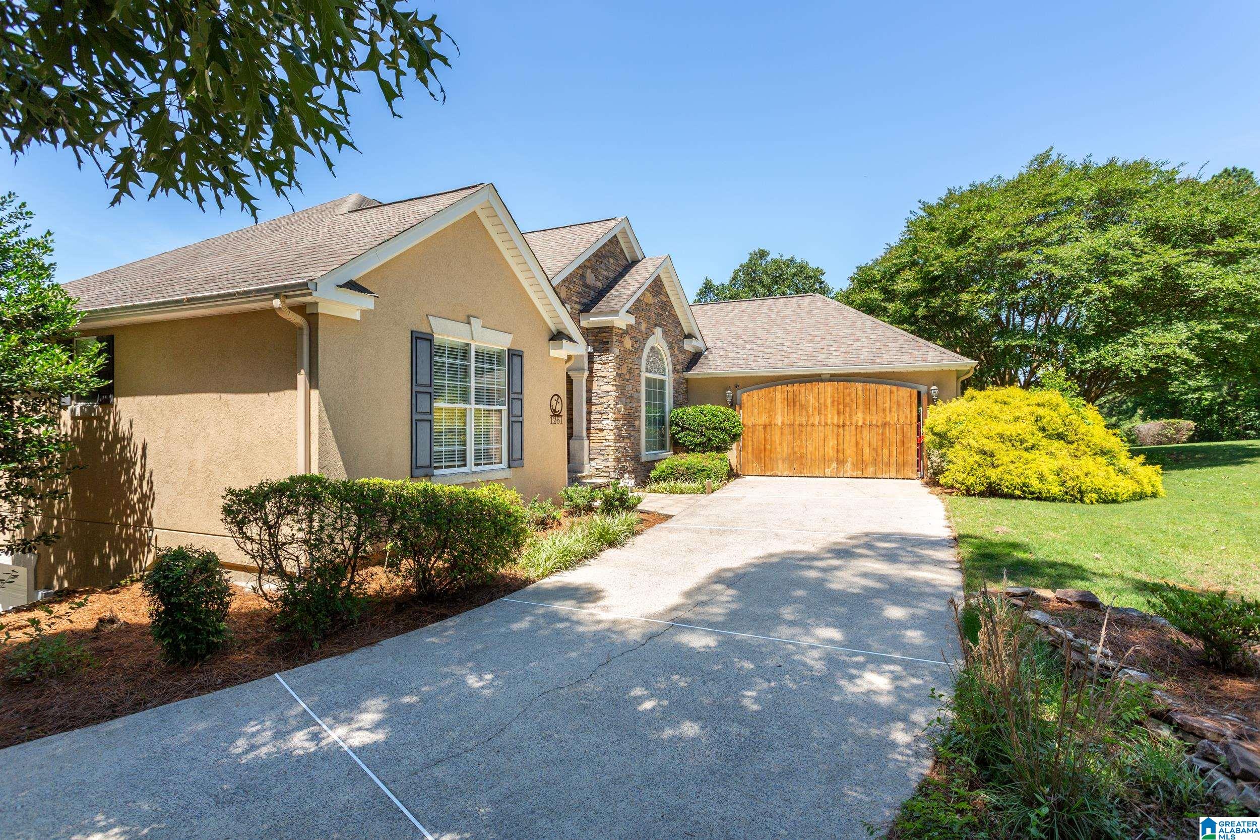 1261 LAKEMONT DRIVE