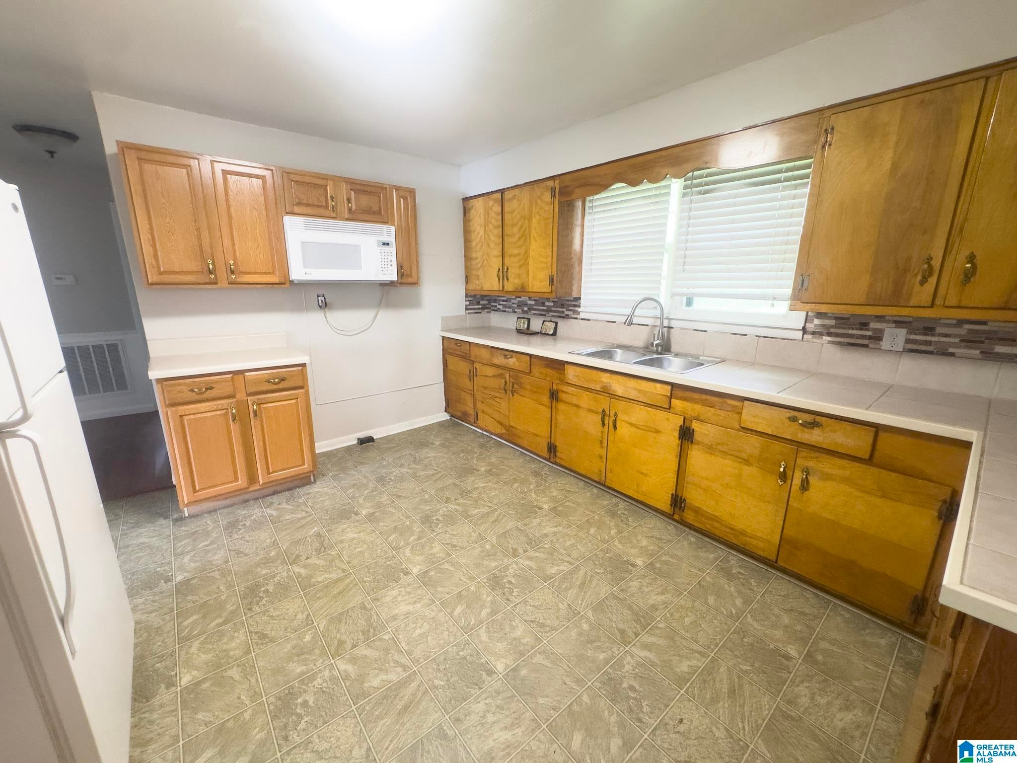 111 FLORENCE STREET - Photo 4