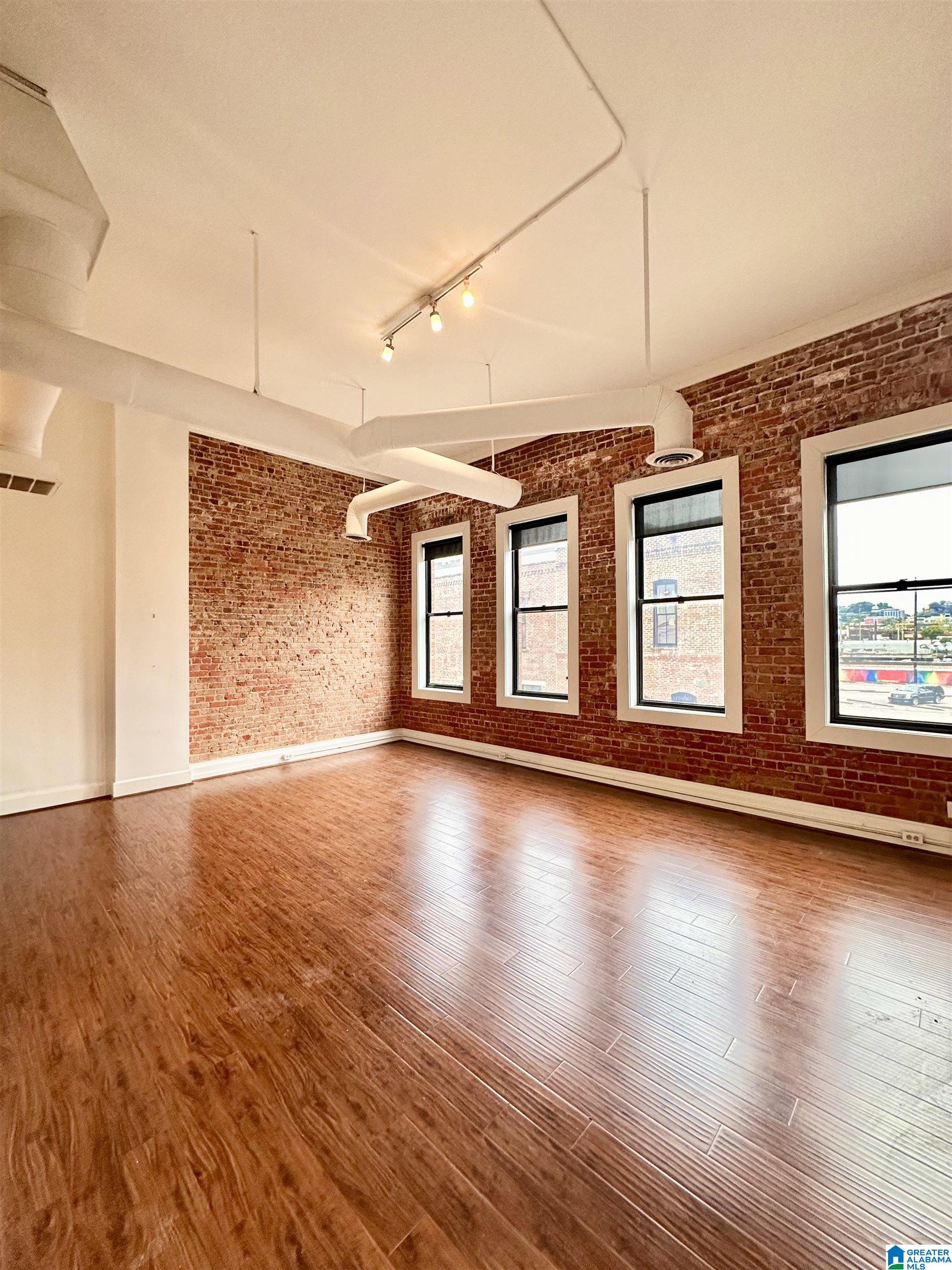 2112 MORRIS AVENUE 202