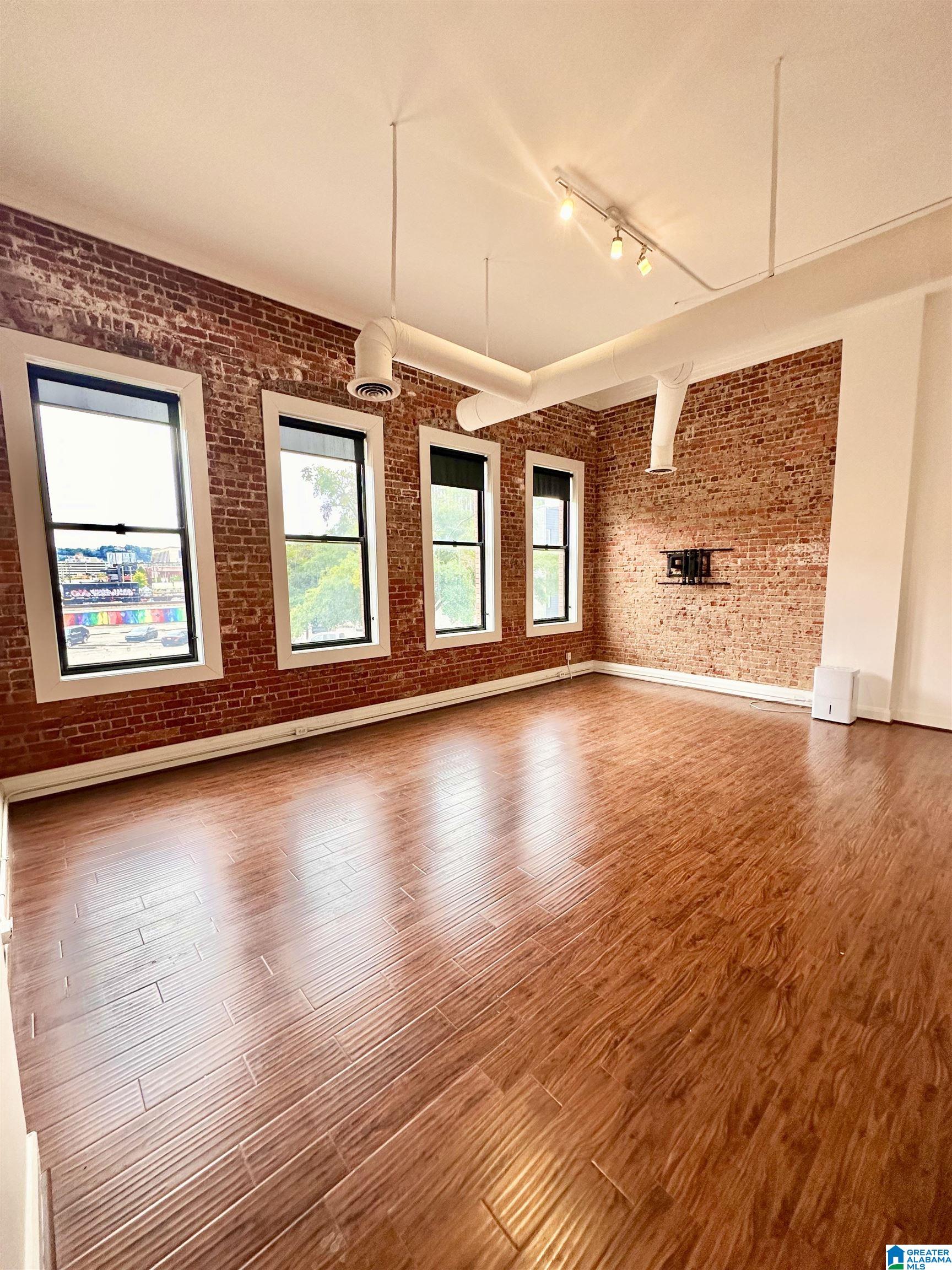 2112 MORRIS AVENUE 202