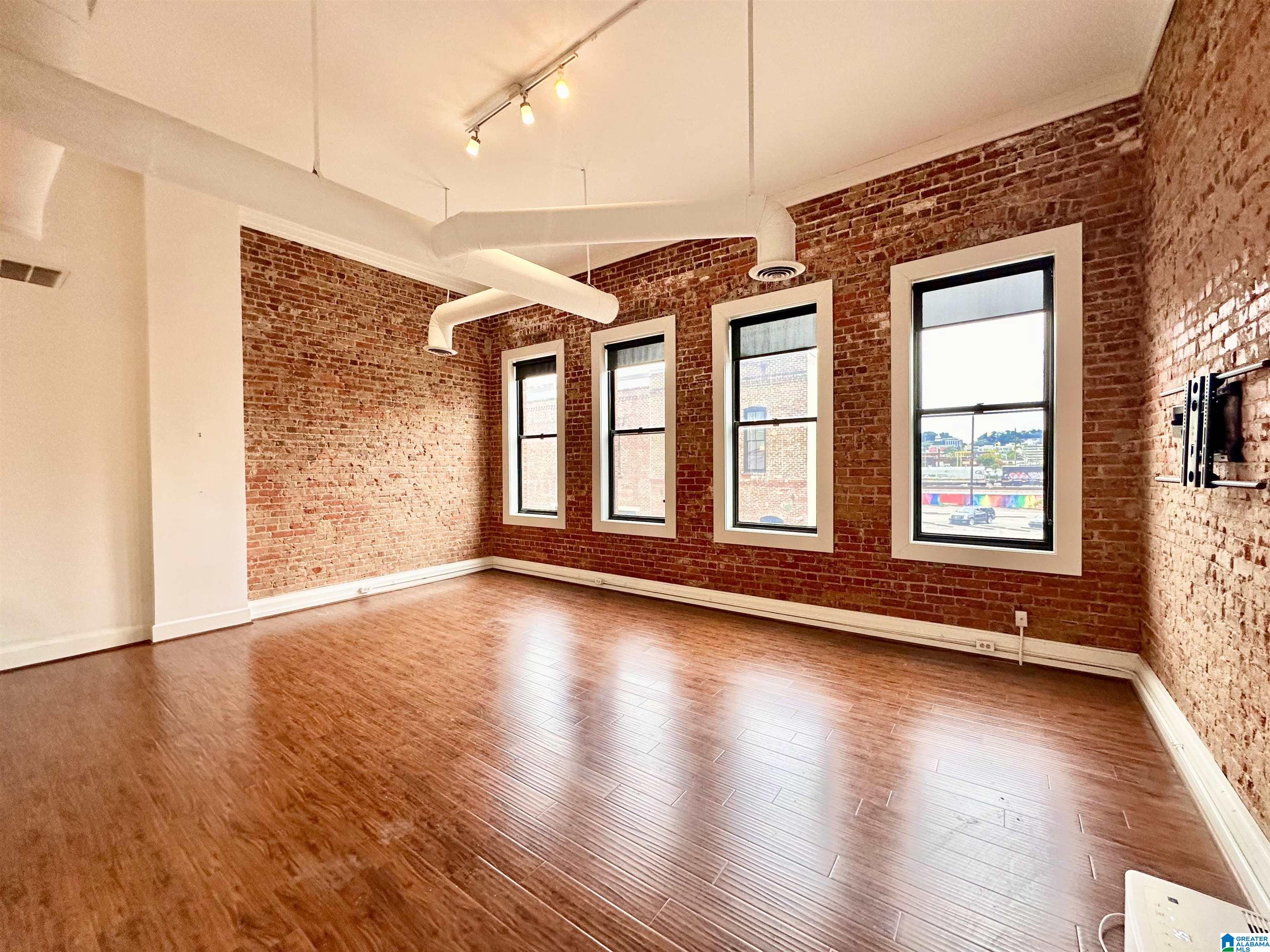 2112 MORRIS AVENUE 202