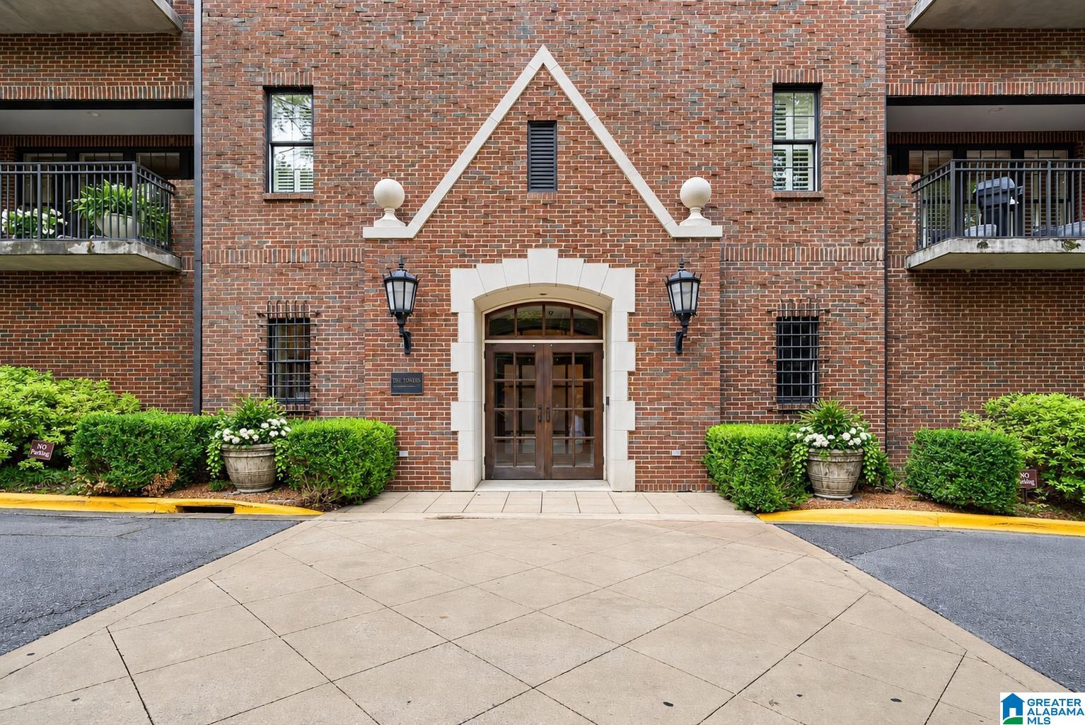 526 OLDE ENGLISH LANE 526