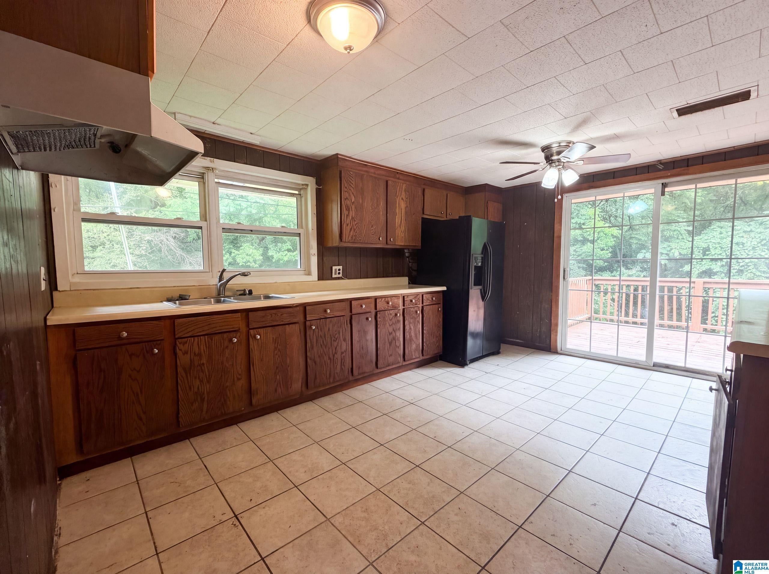3609 POPLAR LANE