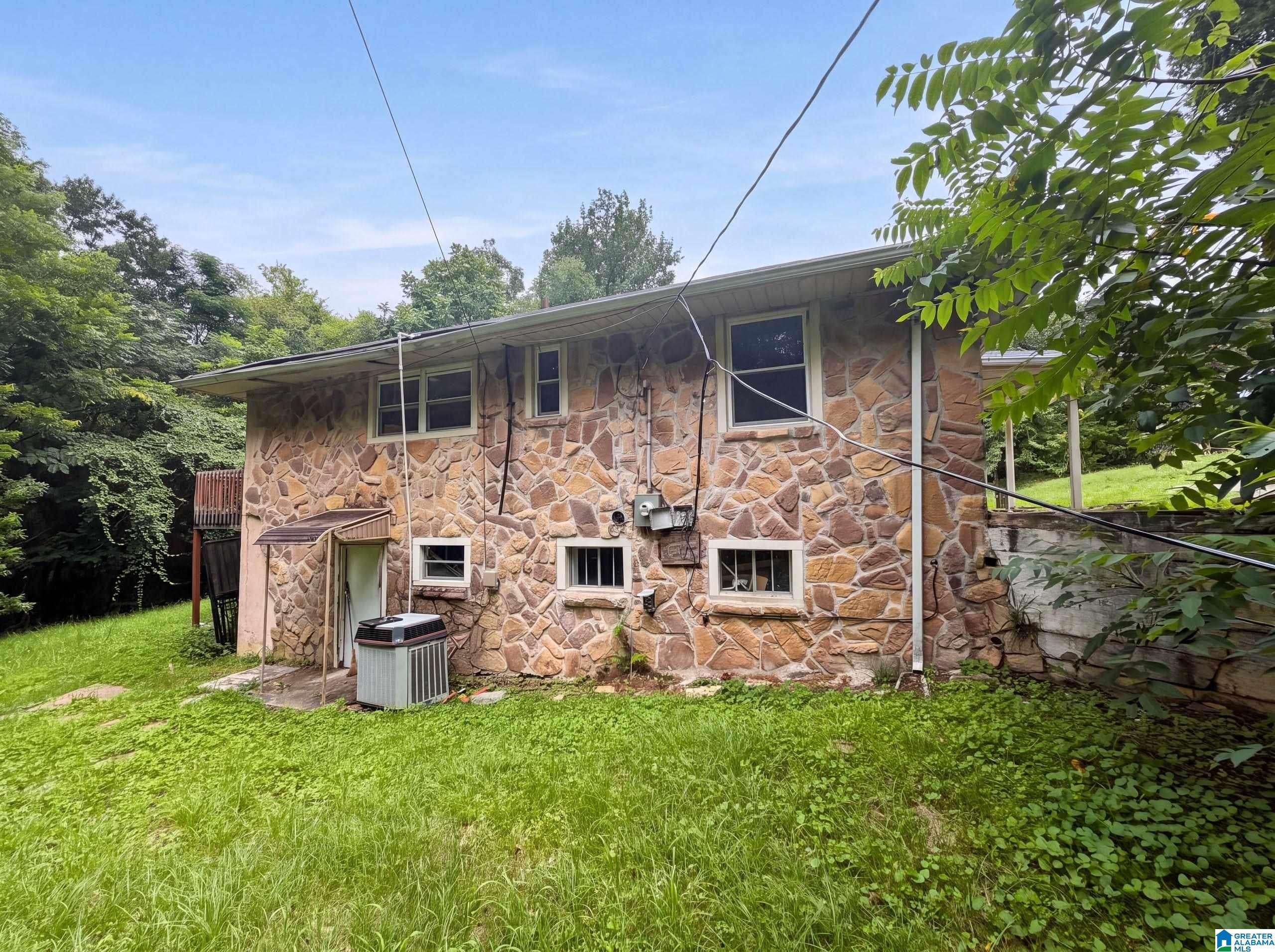 3609 POPLAR LANE