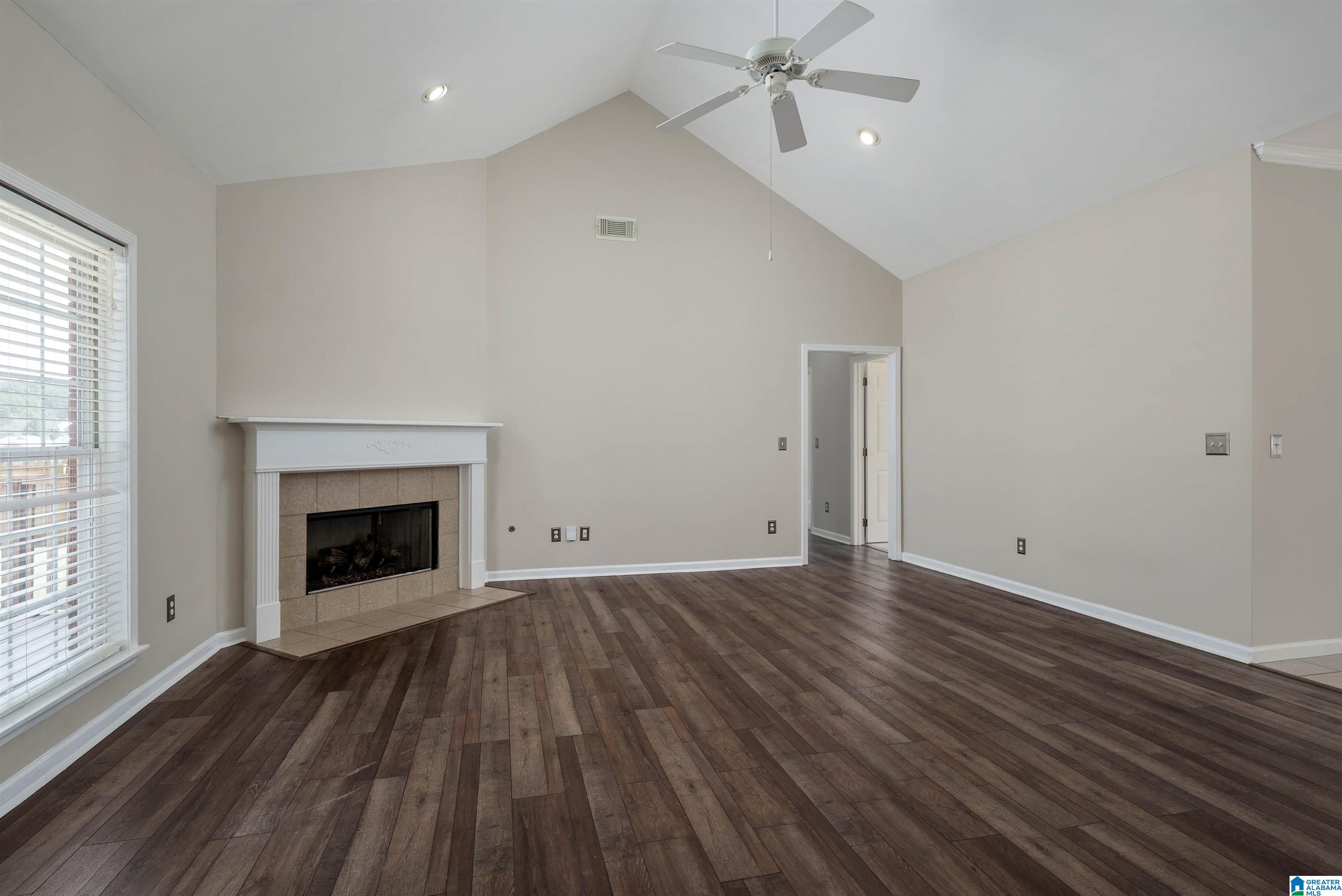 8304 MEADOWLAKE DRIVE W