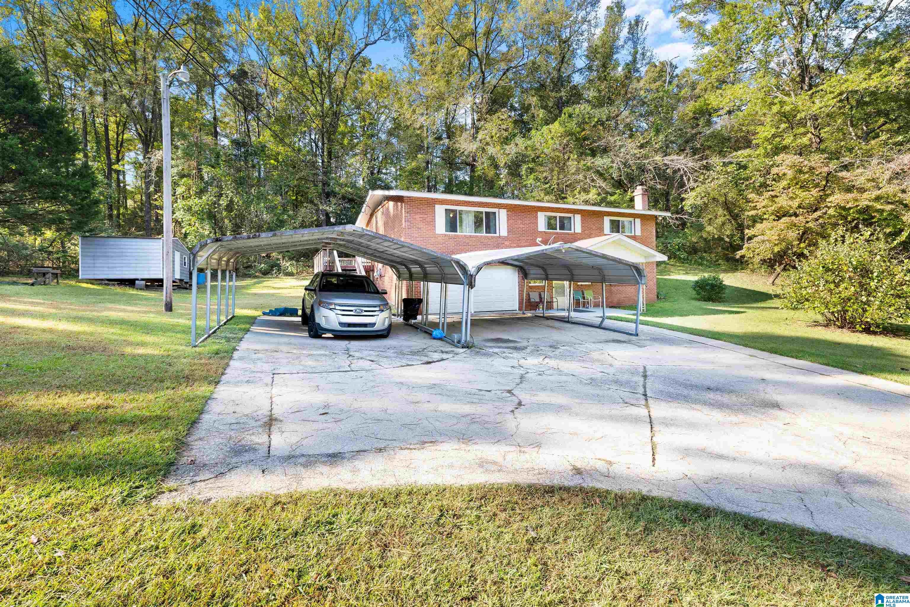 724 N PINE HILL ROAD