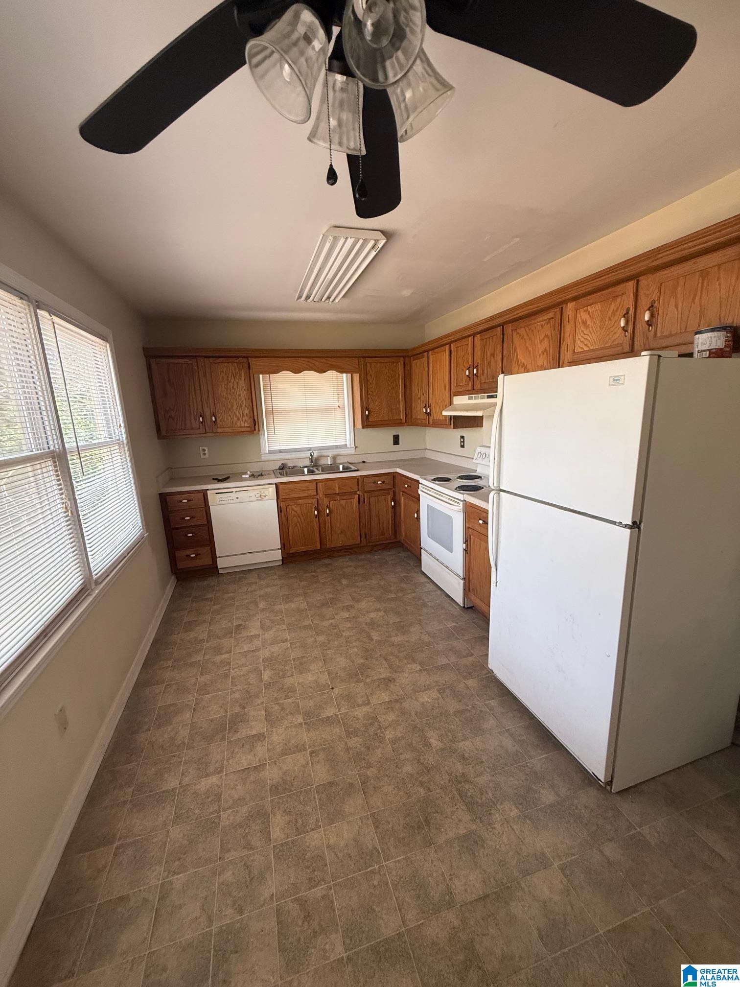 944 RIDGEWOOD CIRCLE