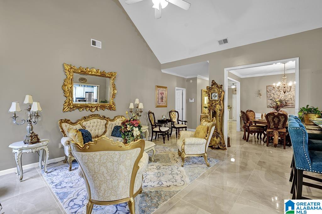 813 SAVANNAH LANE