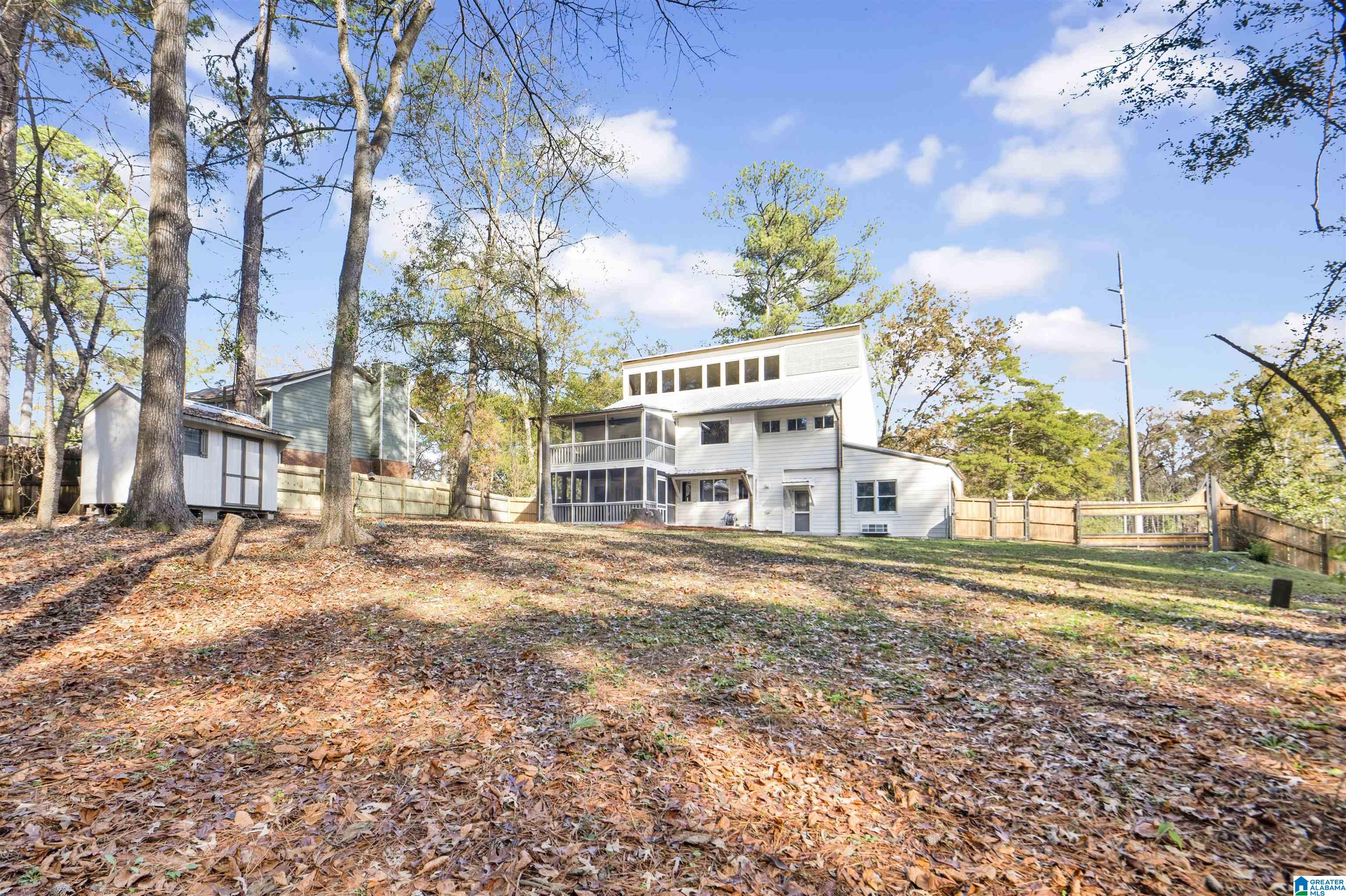 1724 KING CHARLES COURT