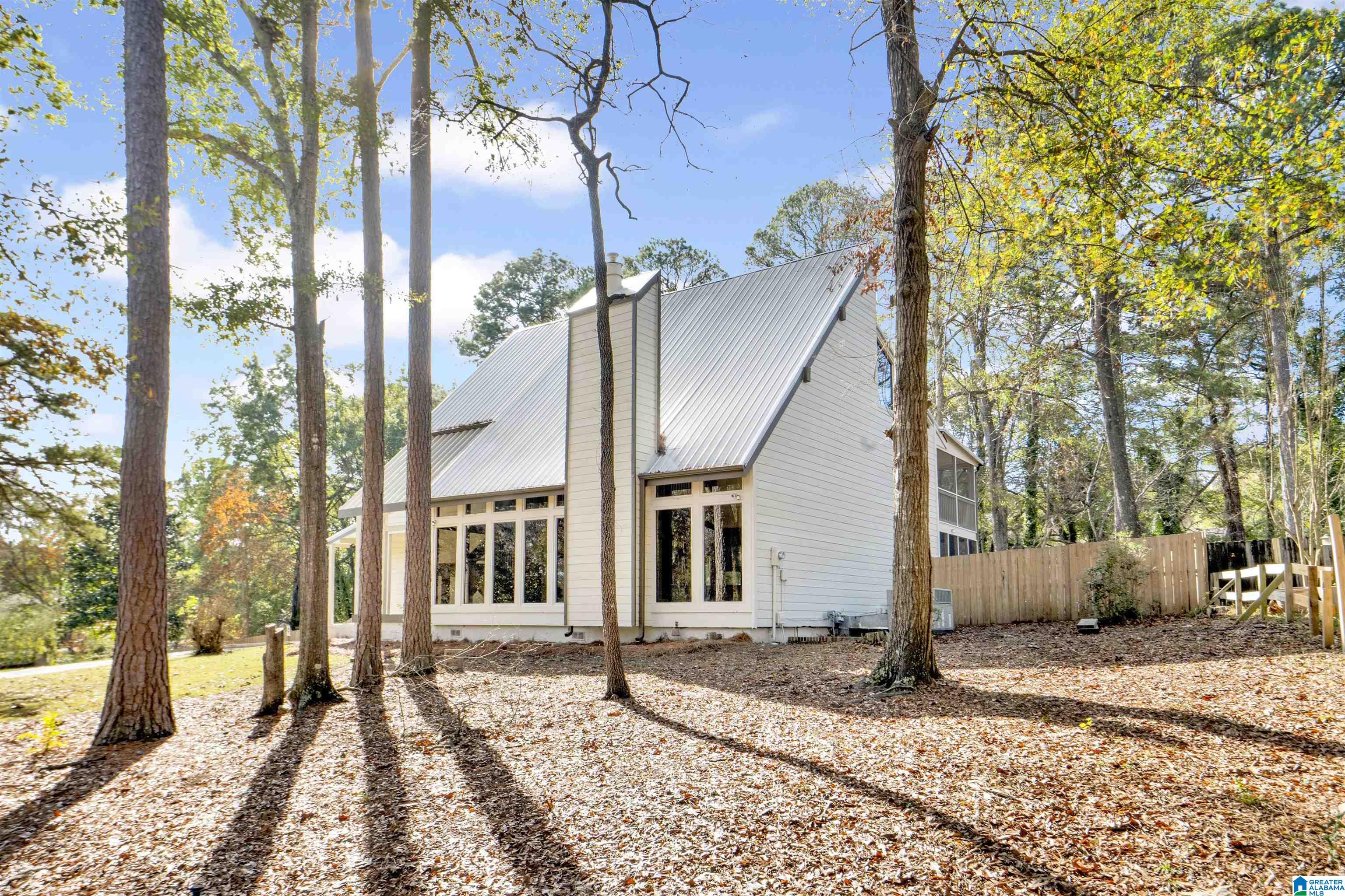 1724 KING CHARLES COURT