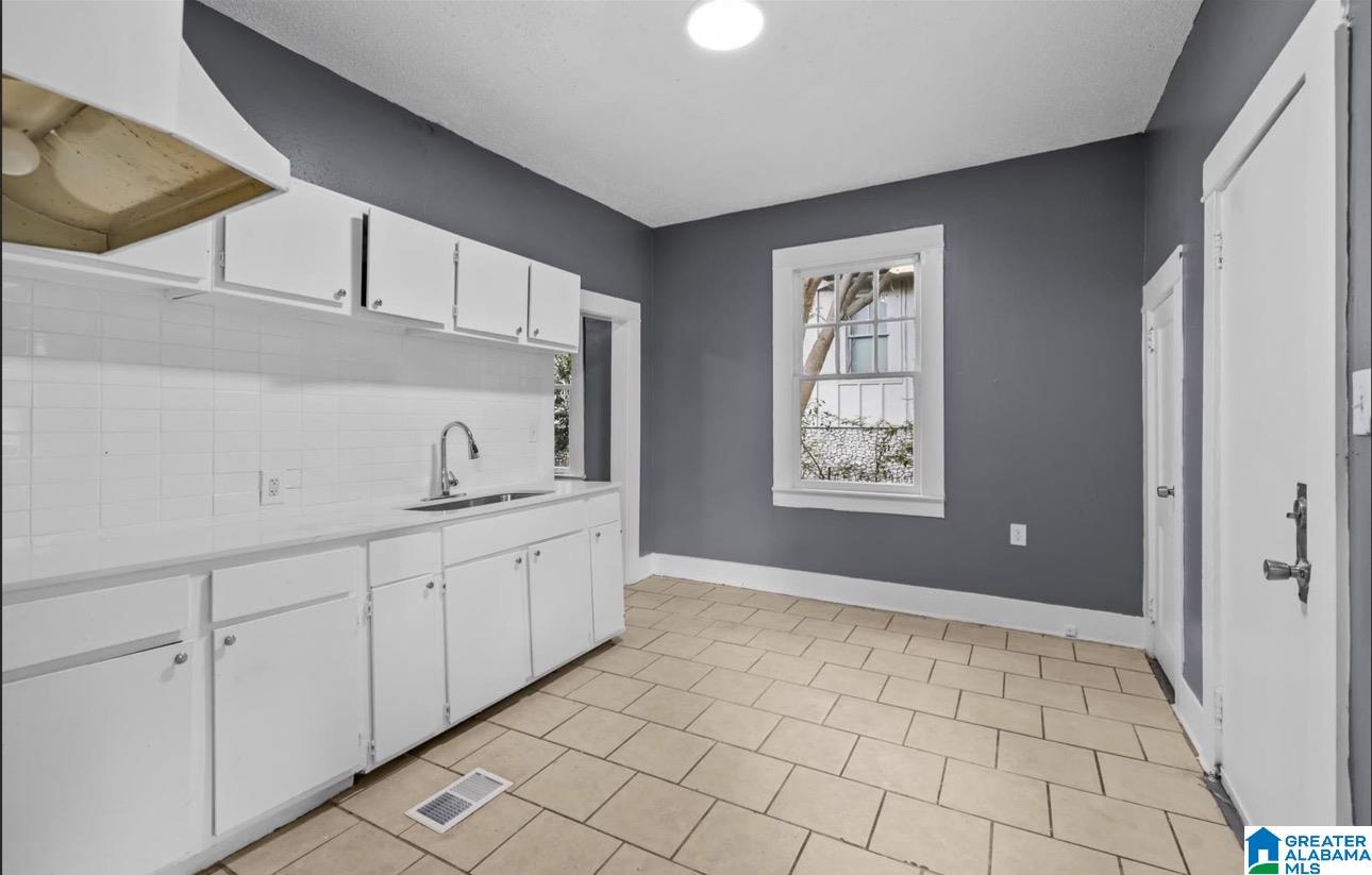 963 W 3RD STREET