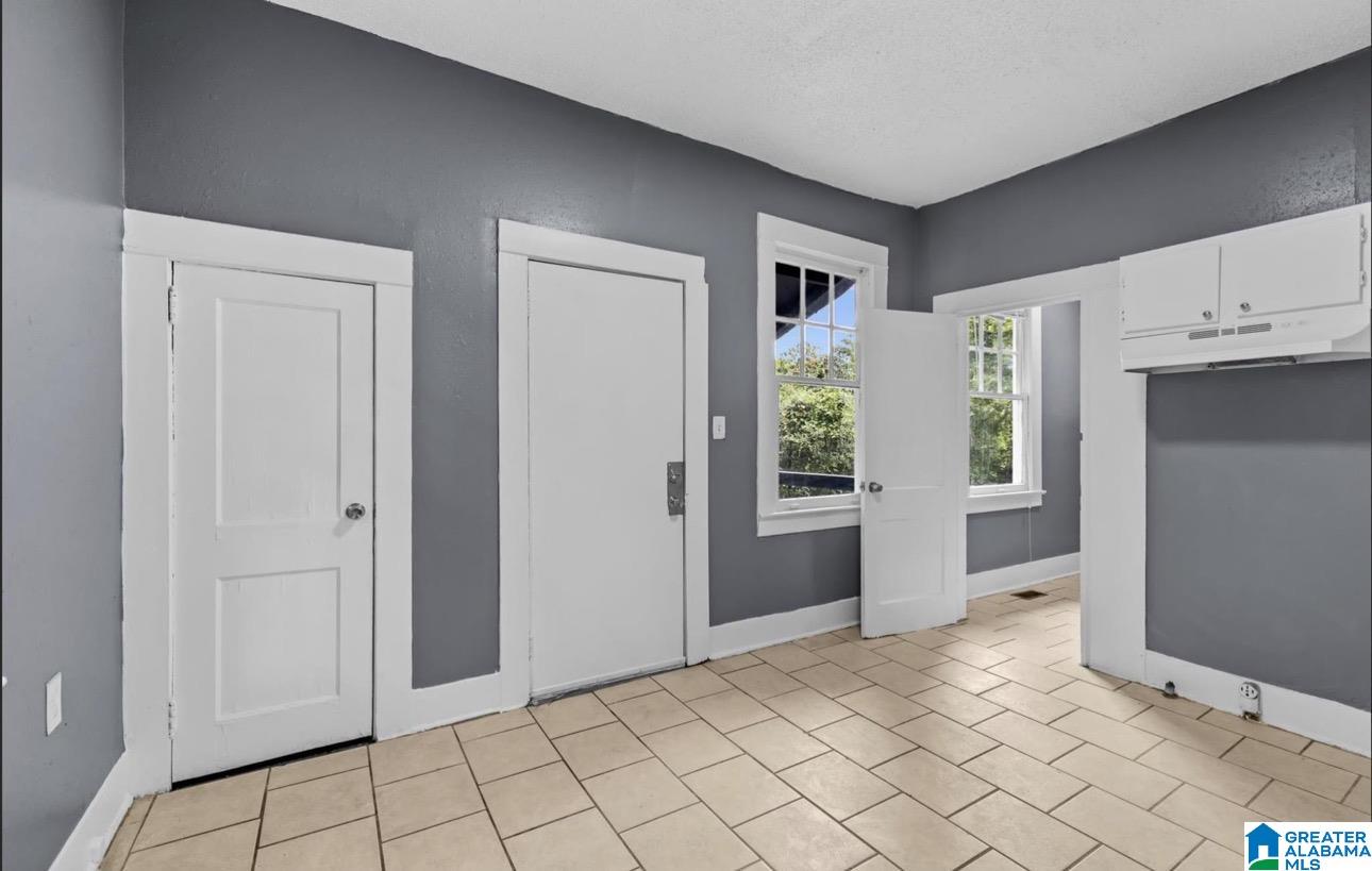 963 W 3RD STREET