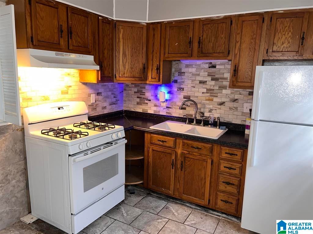 2633 20TH STREET W