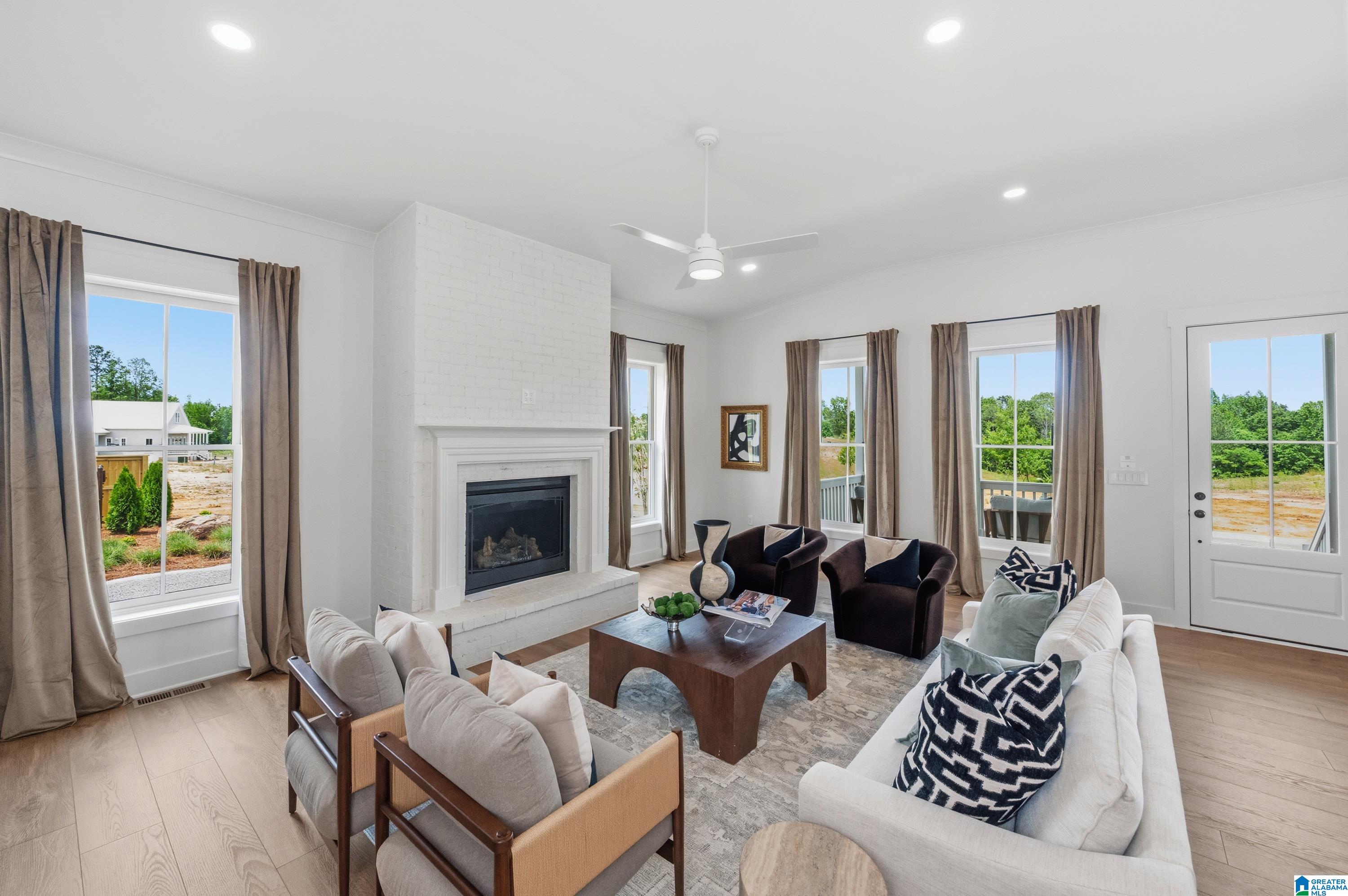 1043 WILTSHIRE LANE
