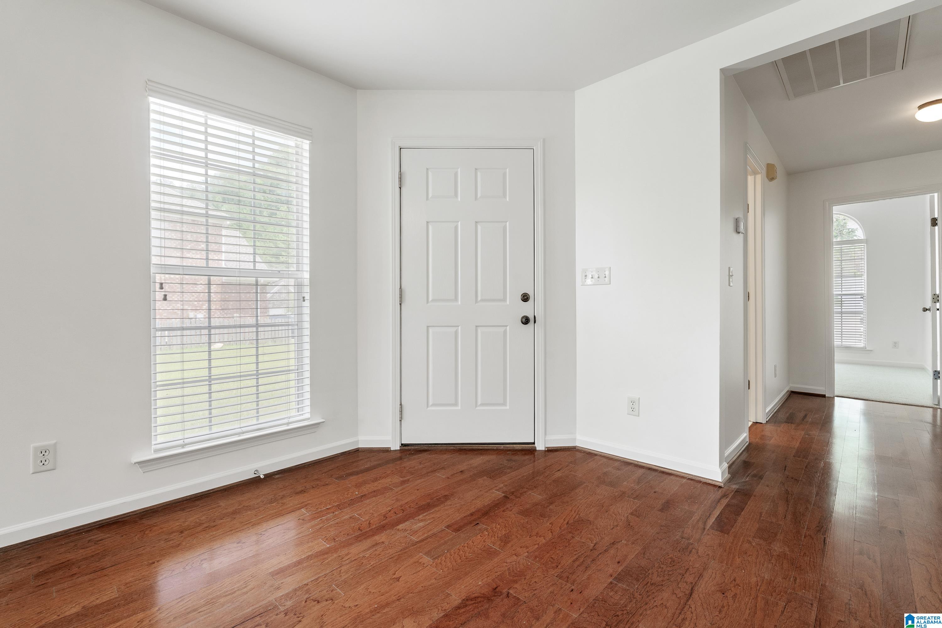 1028 CASTLEMAINE DRIVE
