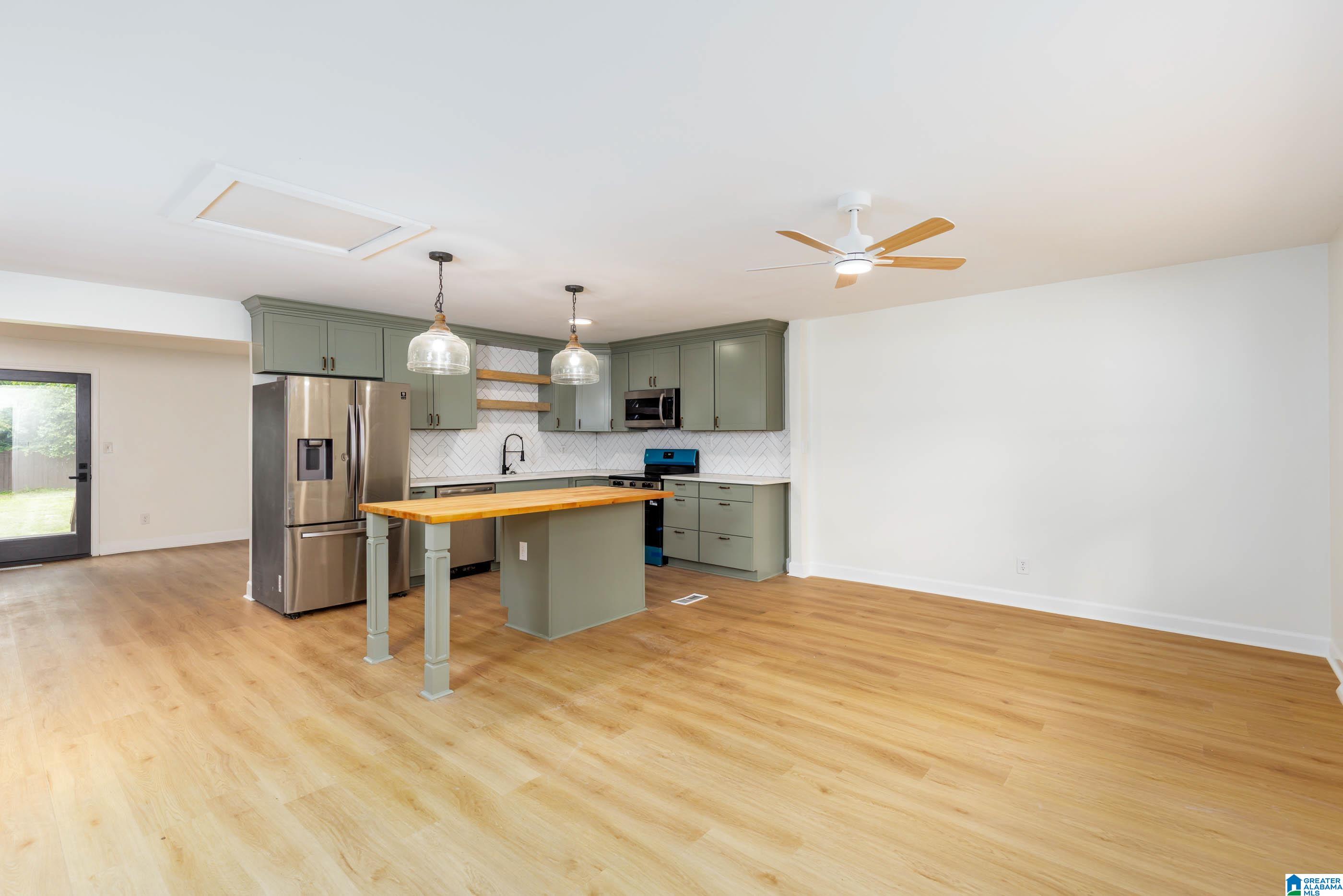 524 LYNN CIRCLE