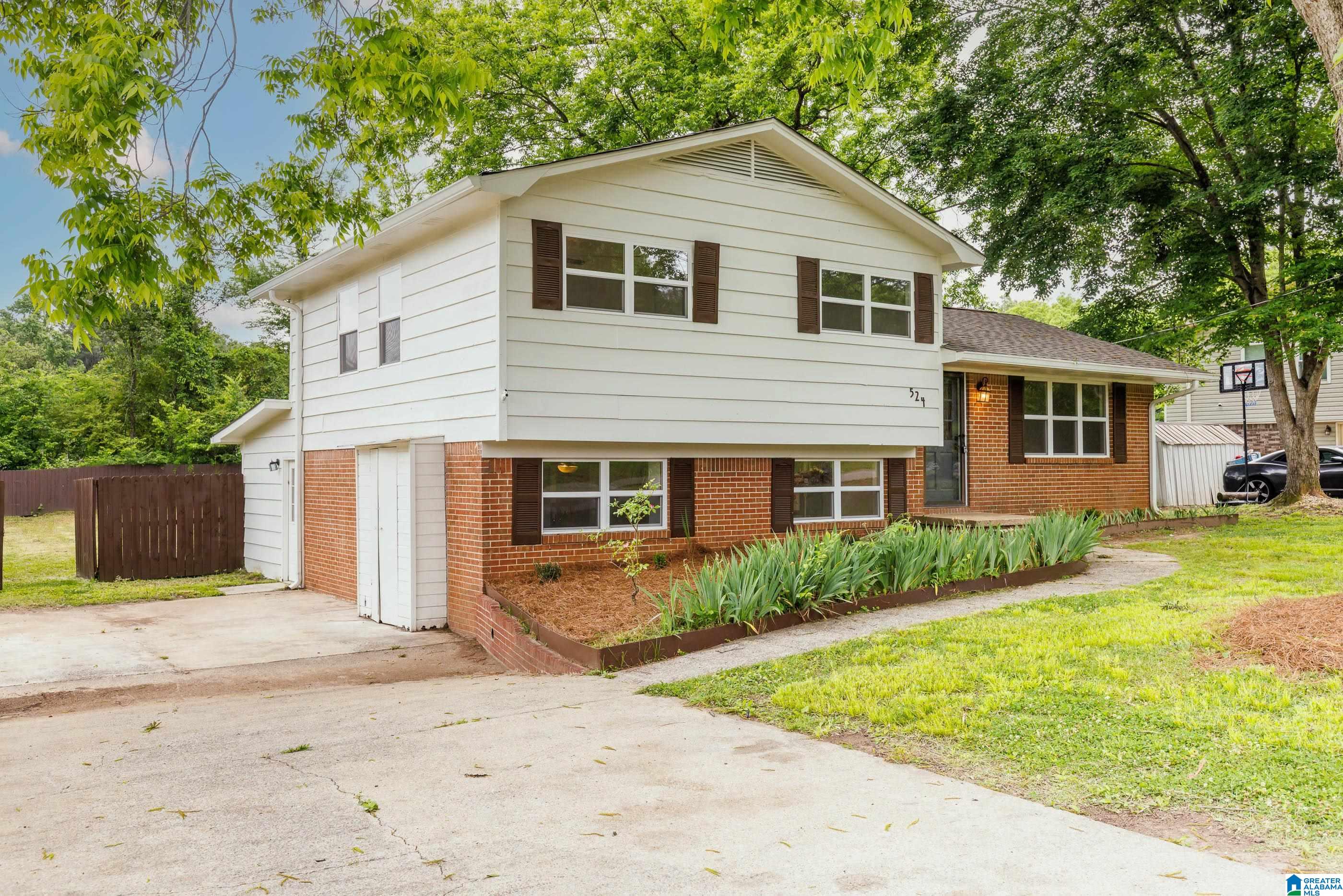 524 LYNN CIRCLE