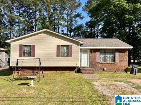 Photo of 1255 25th Avenue N, HUEYTOWN, AL 35023 (MLS # 21449504)