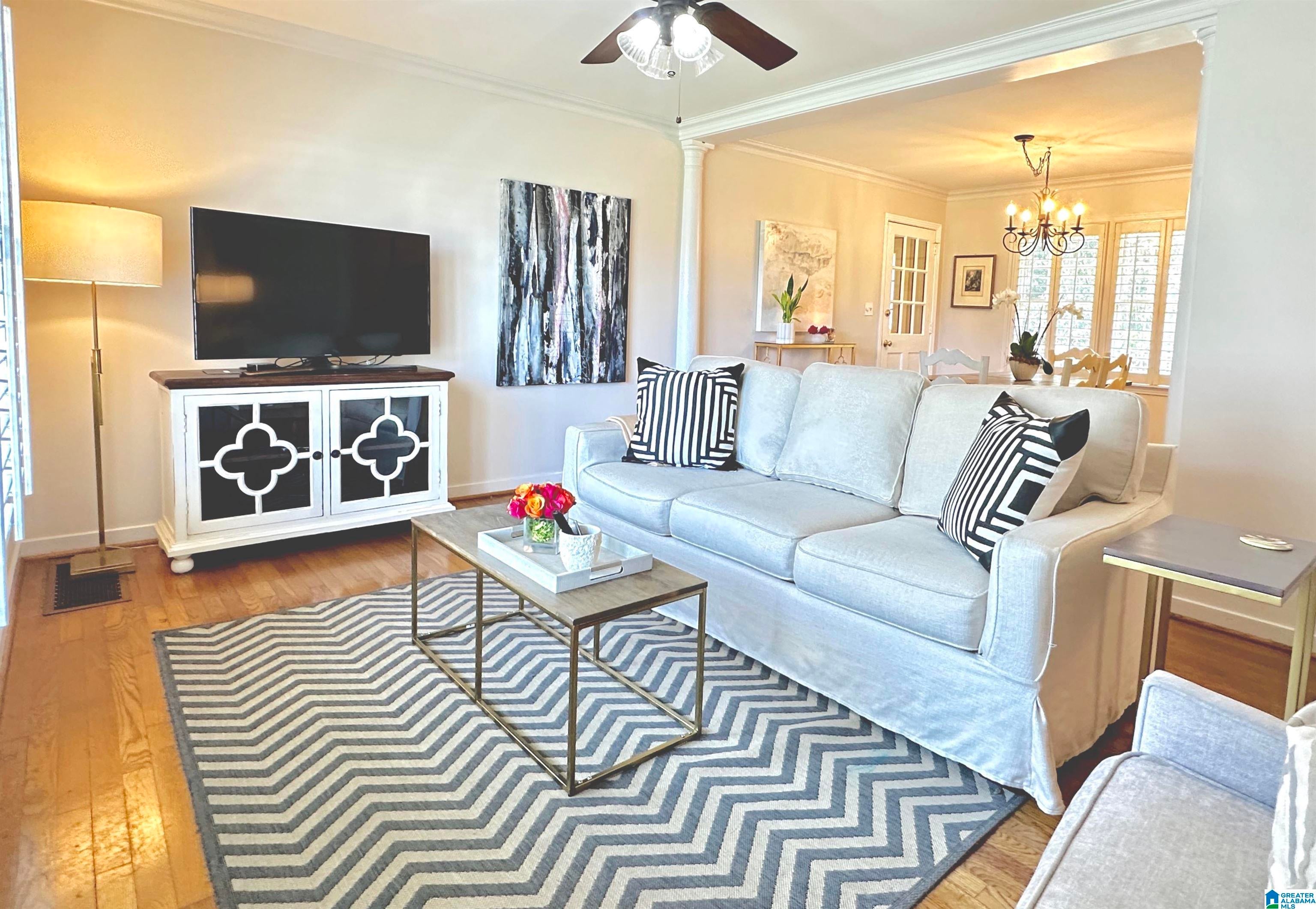 1305 LARRY LANE