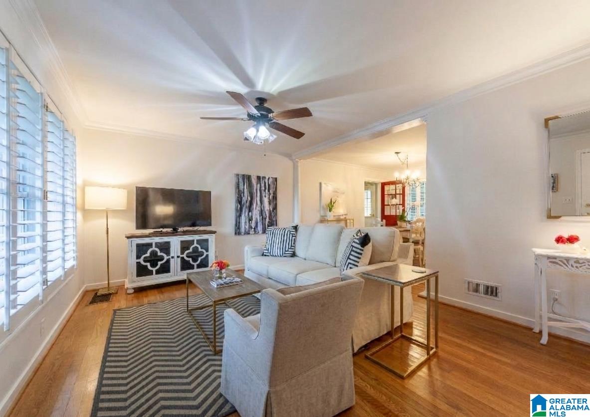 1305 LARRY LANE