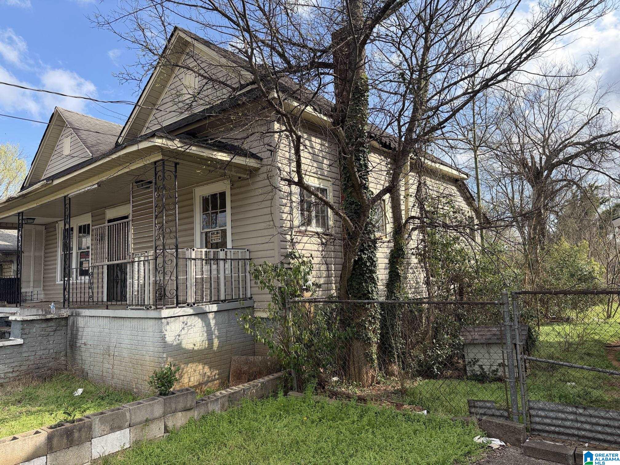 1557 CLEVELAND AVENUE SW