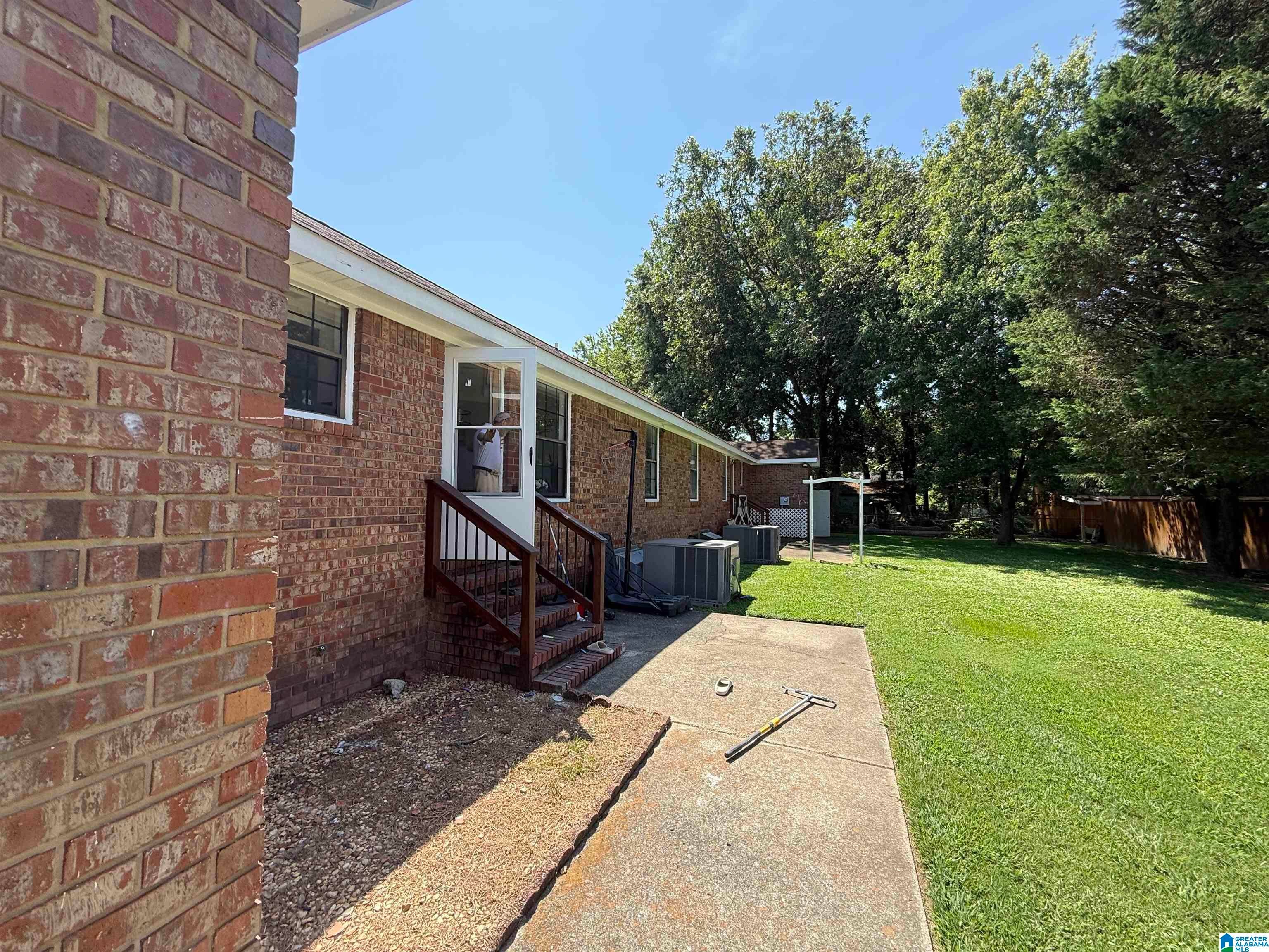 226 N HAMBRICK DRIVE