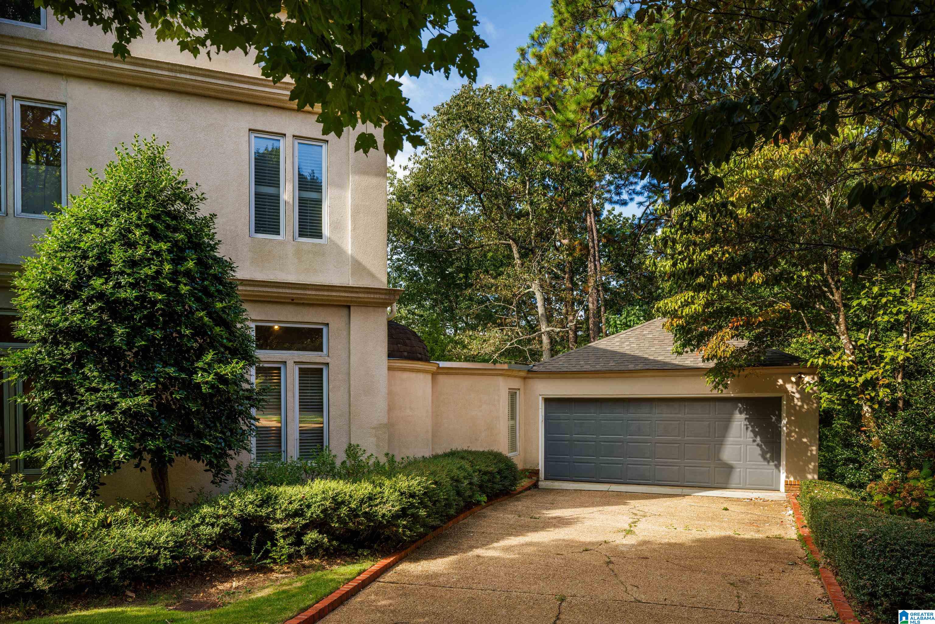 207 ANNANDALE CRESCENT