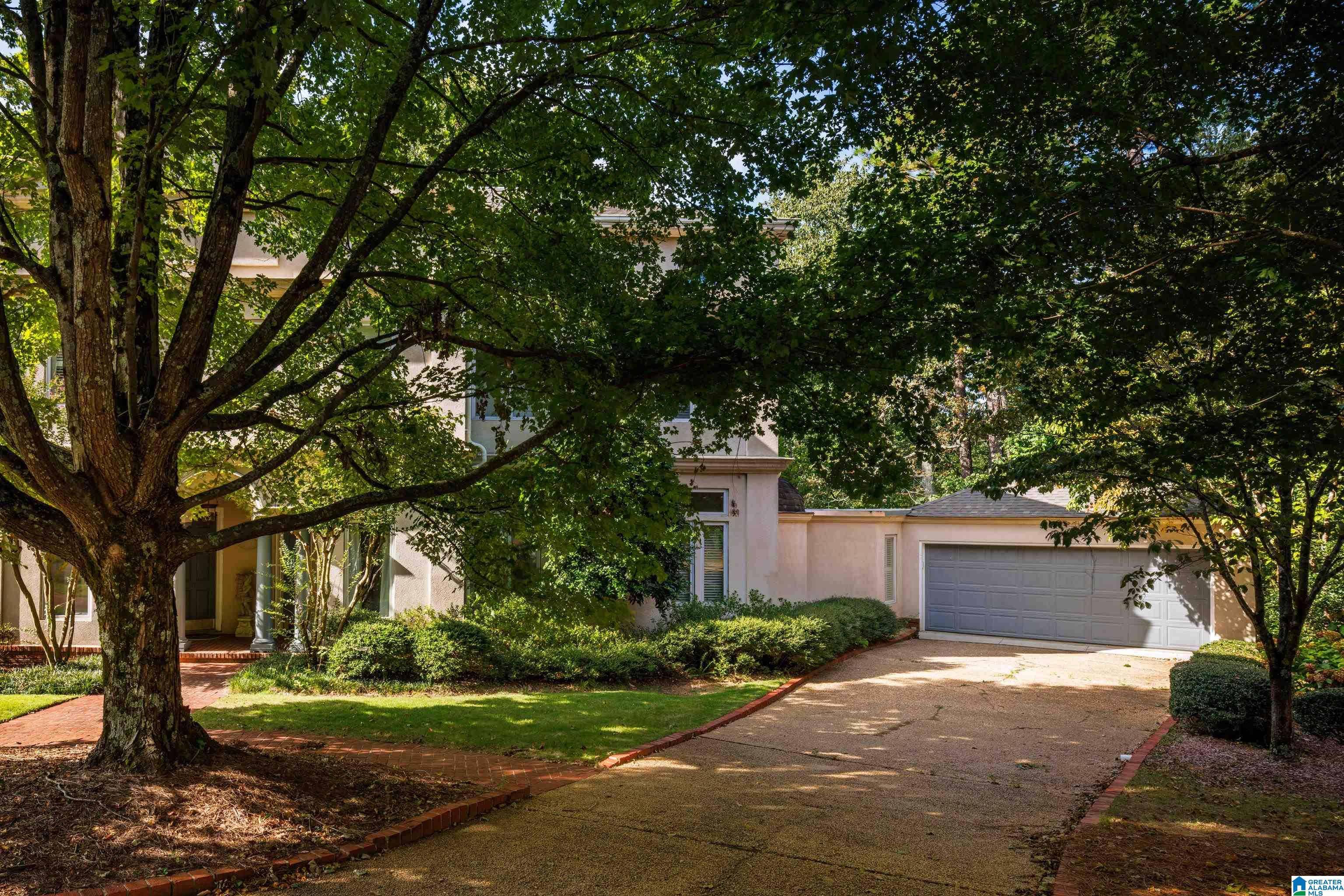 207 ANNANDALE CRESCENT