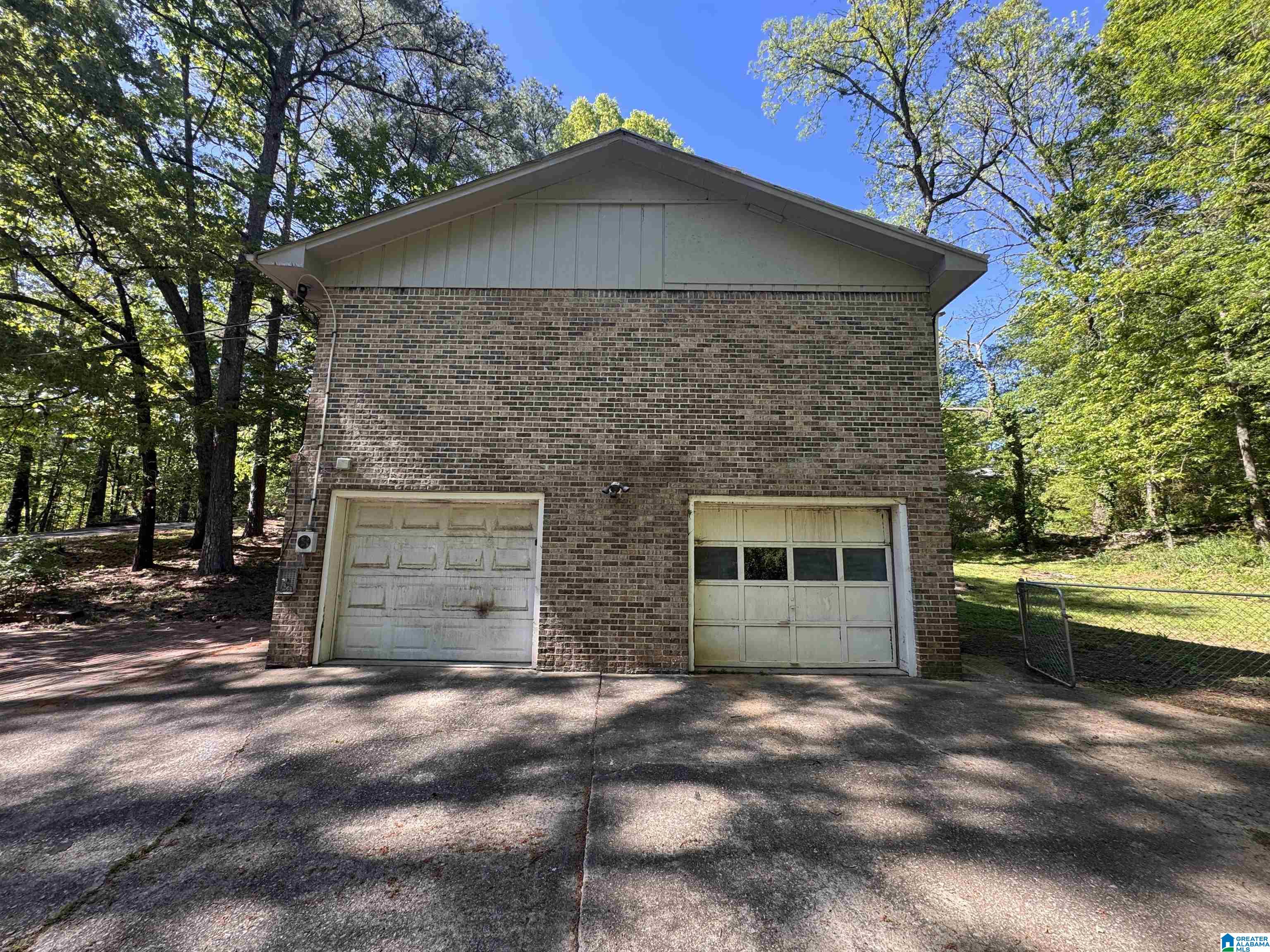 1005 DAWN DRIVE