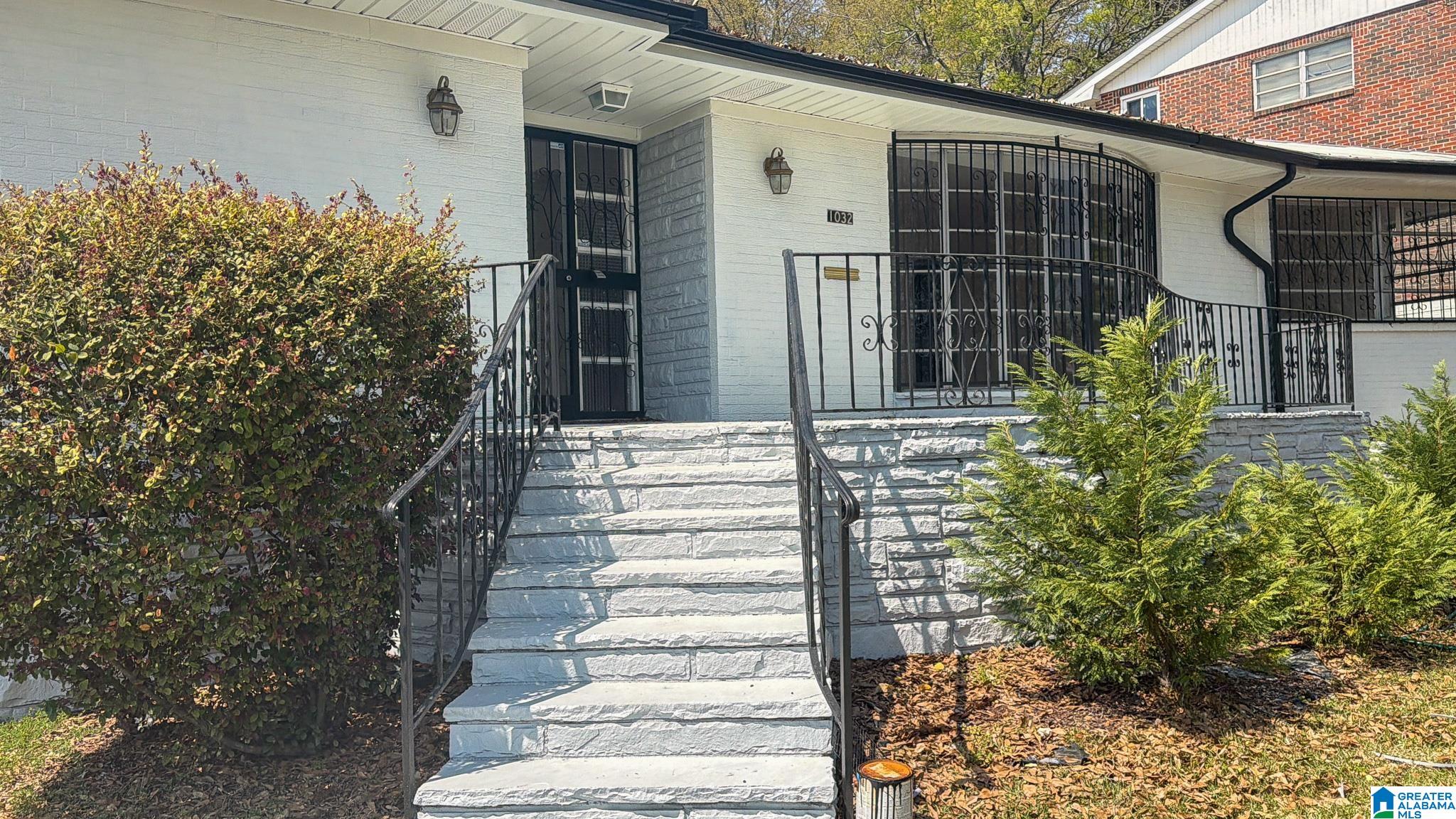 1032 CENTER STREET N