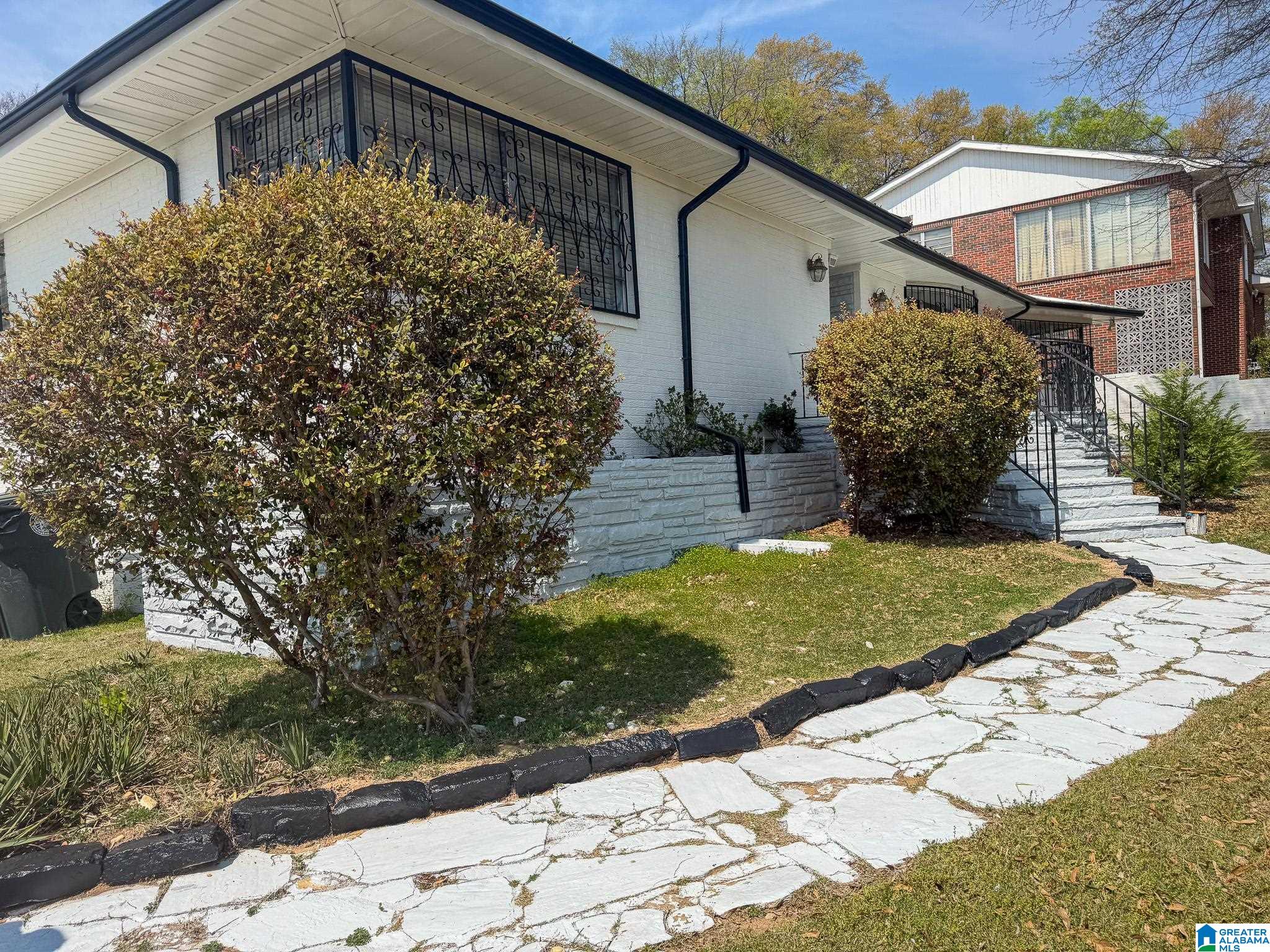 1032 CENTER STREET N