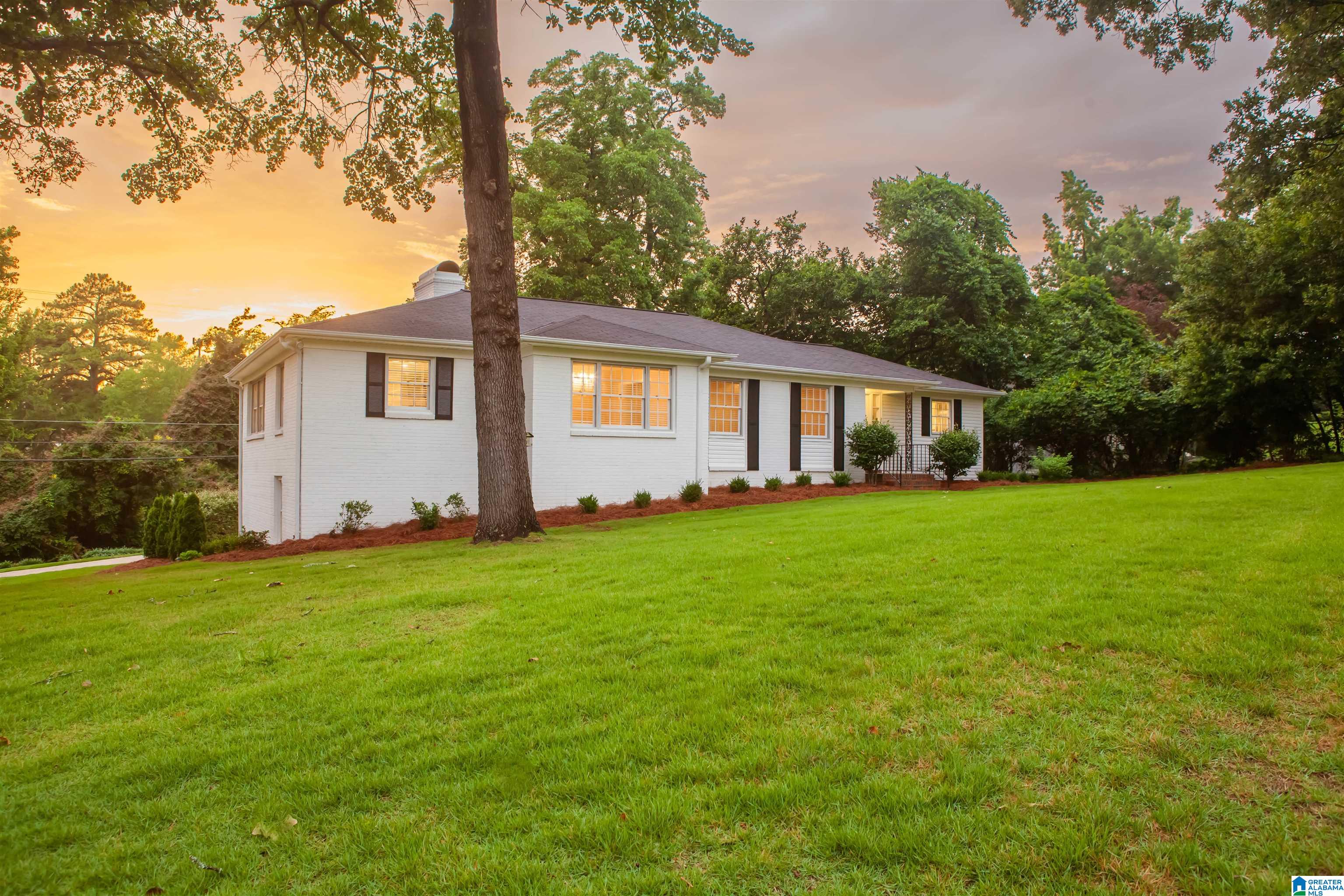 Photo 1 of 30 — 1128 FOREST VIEW LANE, VESTAVIA HILLS, AL 35216