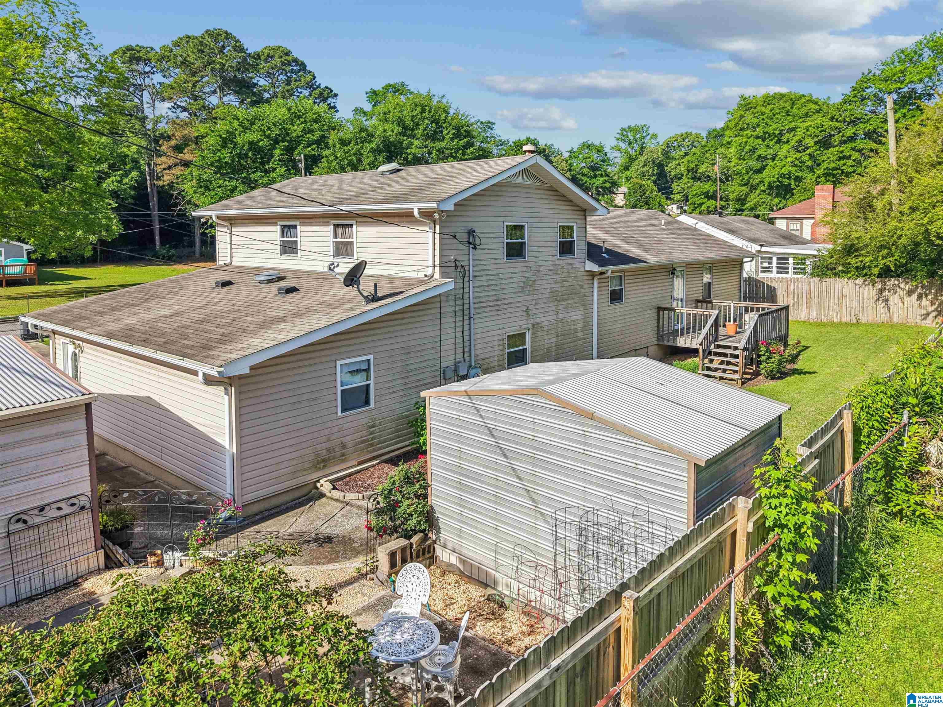 410 WILLOW DRIVE