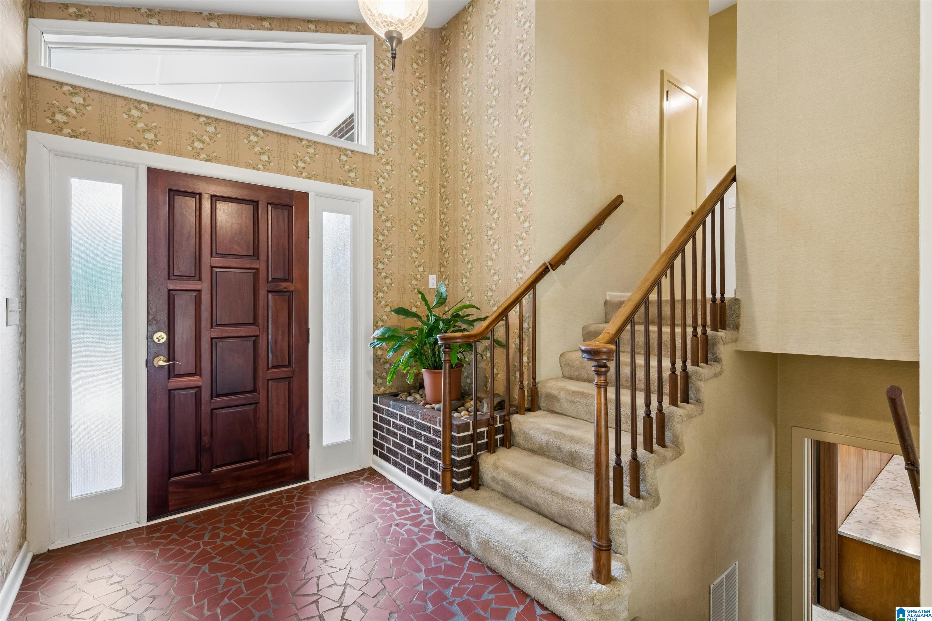 923 PINEHAVEN DRIVE