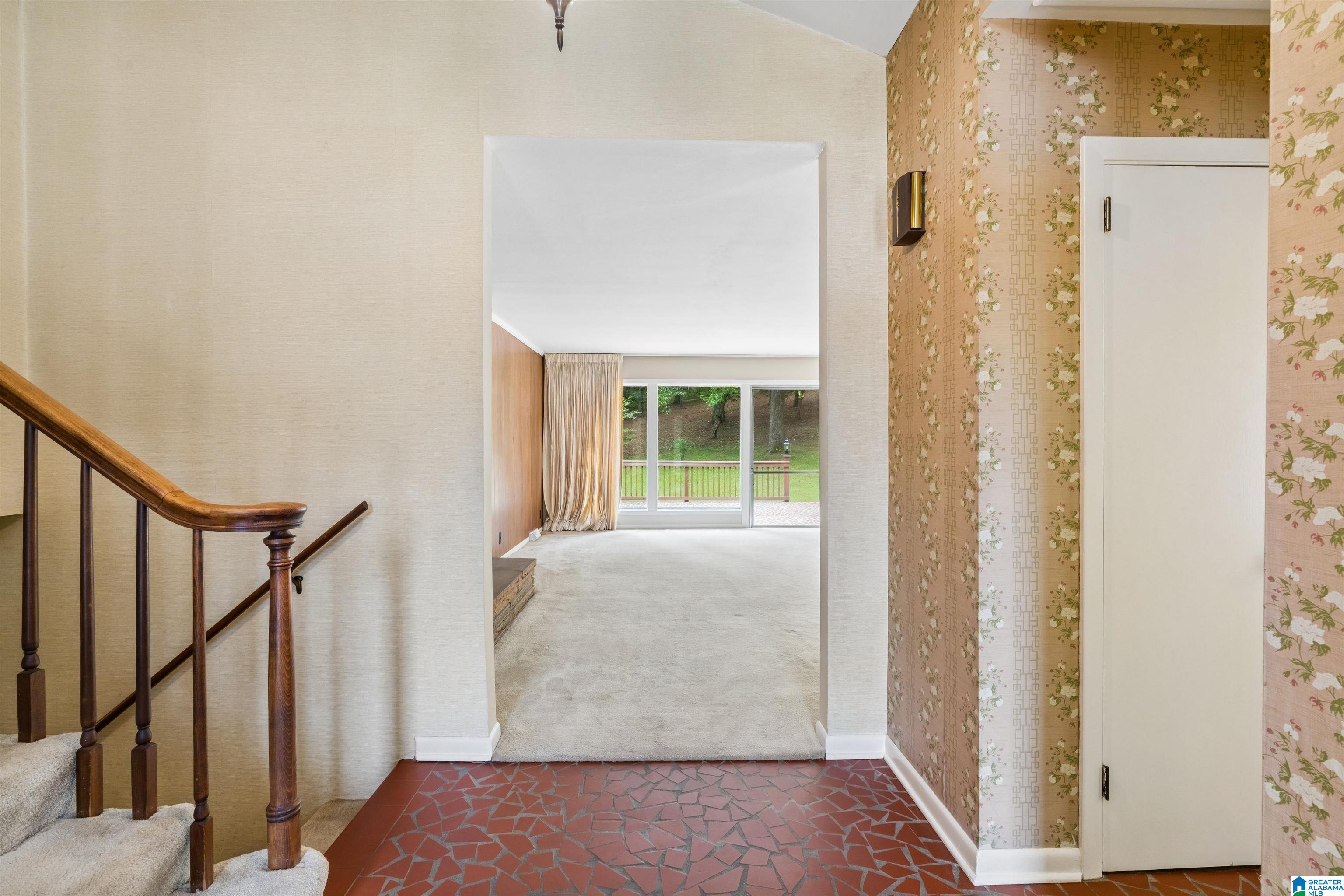 923 PINEHAVEN DRIVE