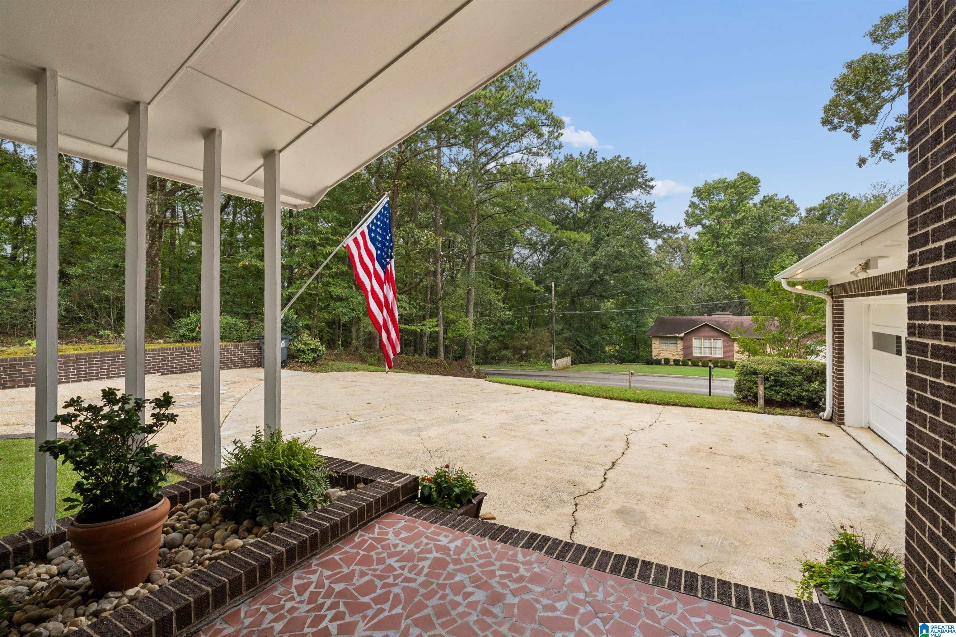 923 PINEHAVEN DRIVE