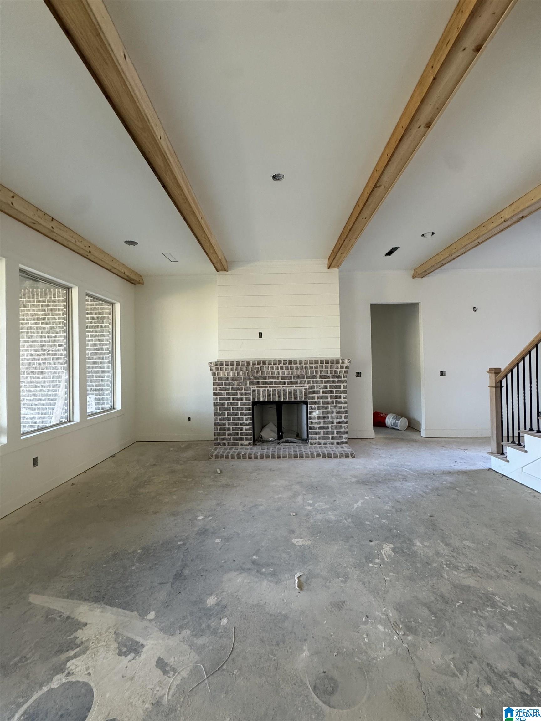 606 EMERALD TRACE