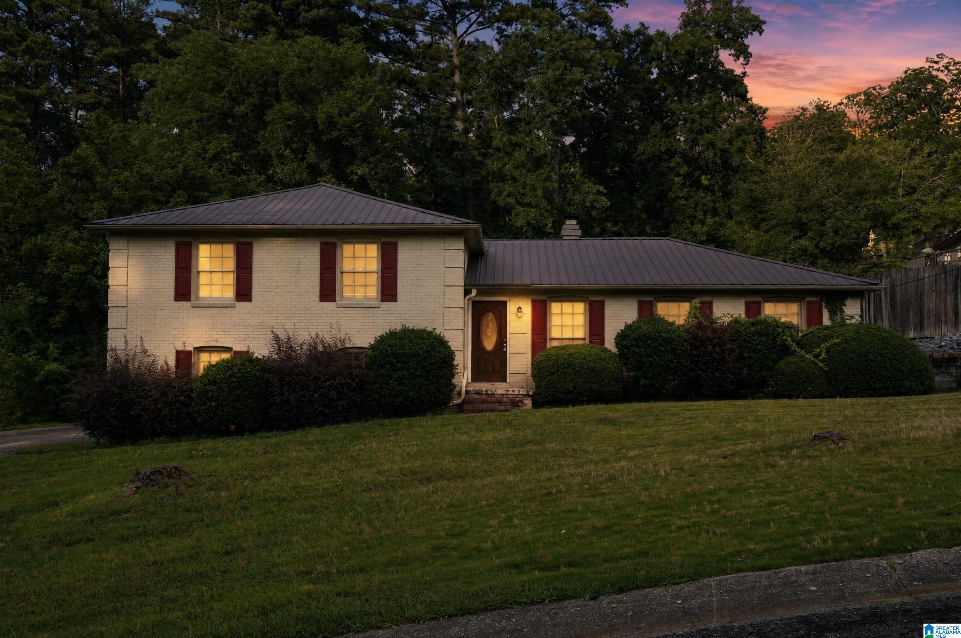 949 GARRETT DRIVE