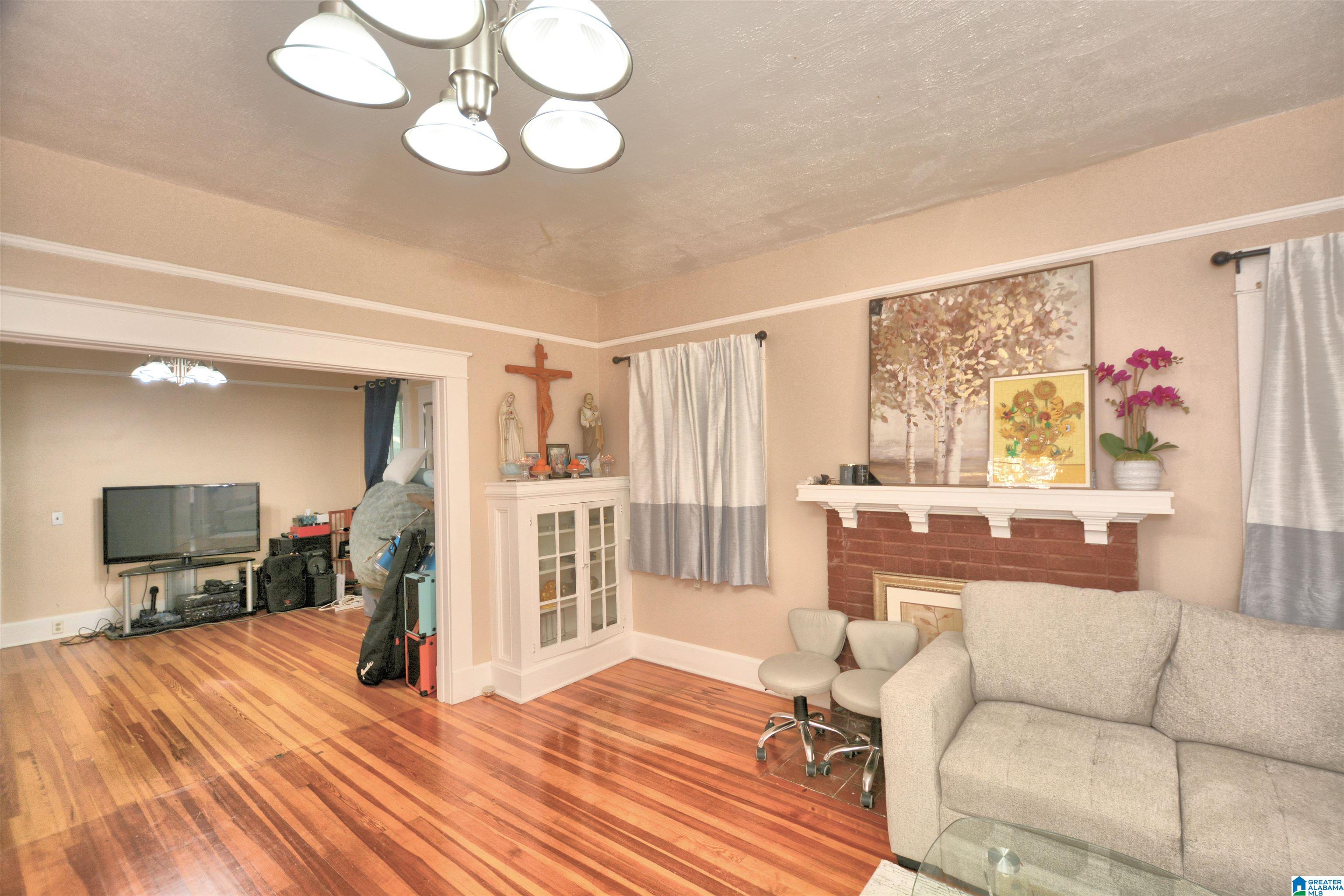 9 S NORTON AVENUE