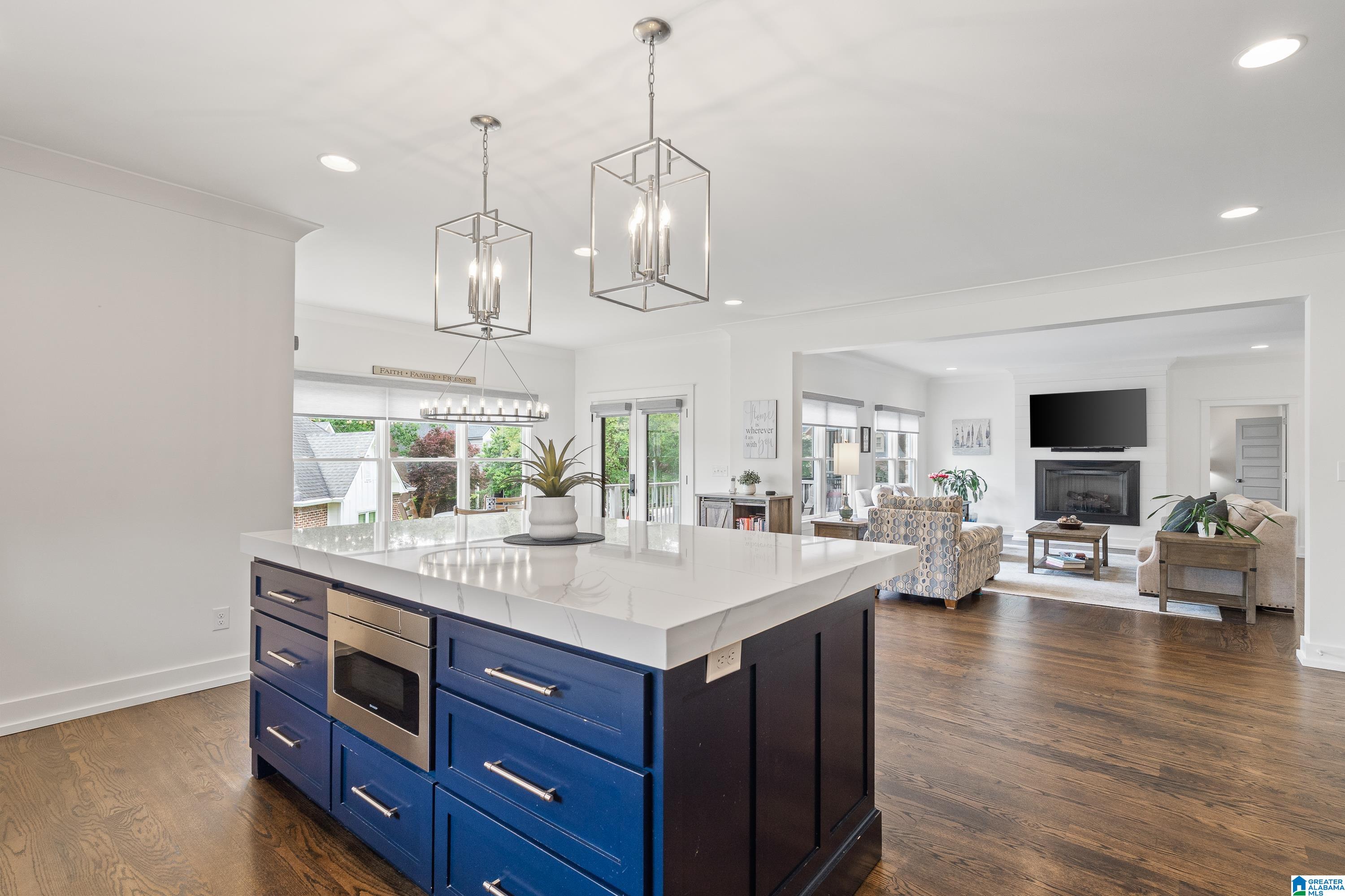 5549 LAKES EDGE DRIVE