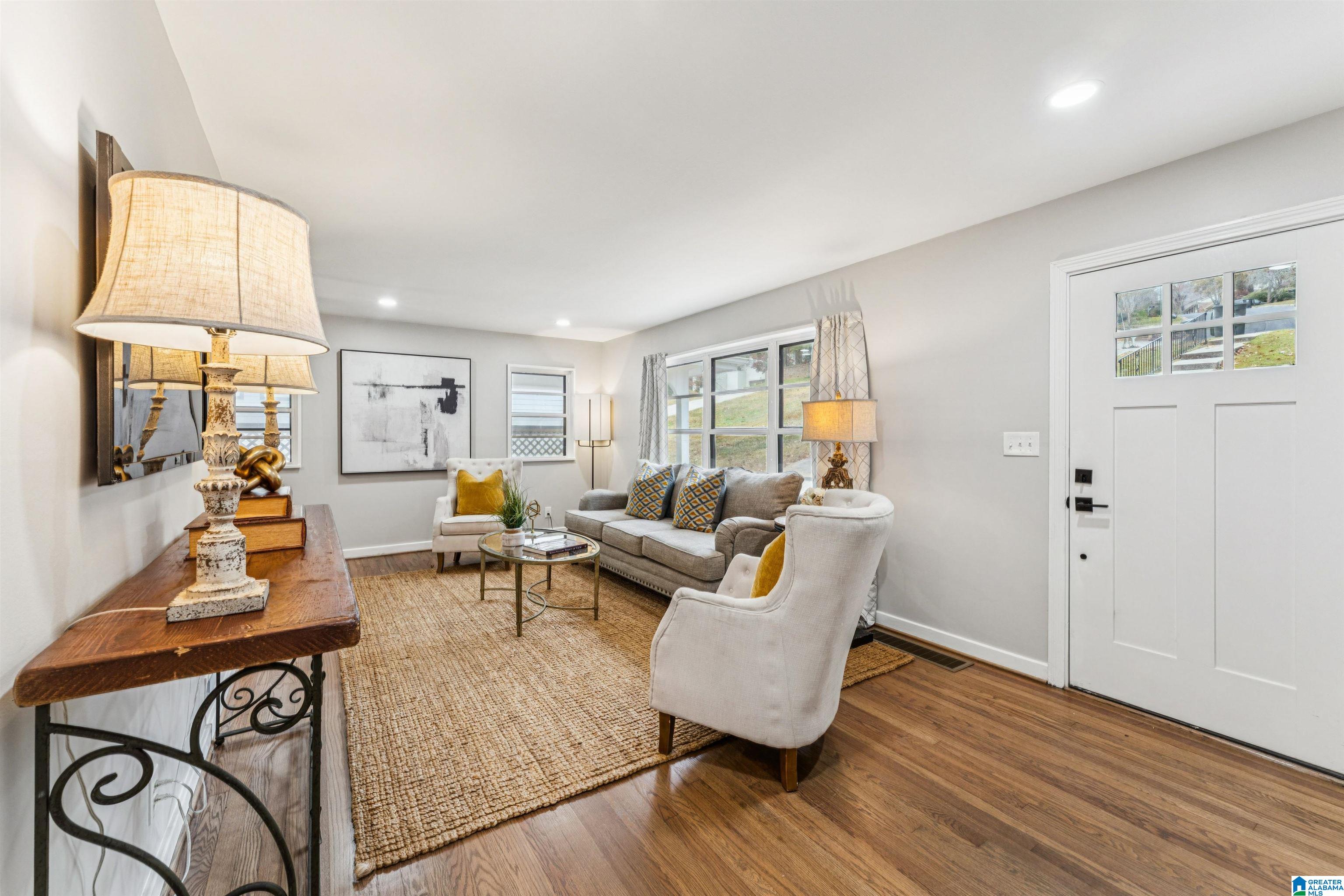 1041 SUNSET BOULEVARD