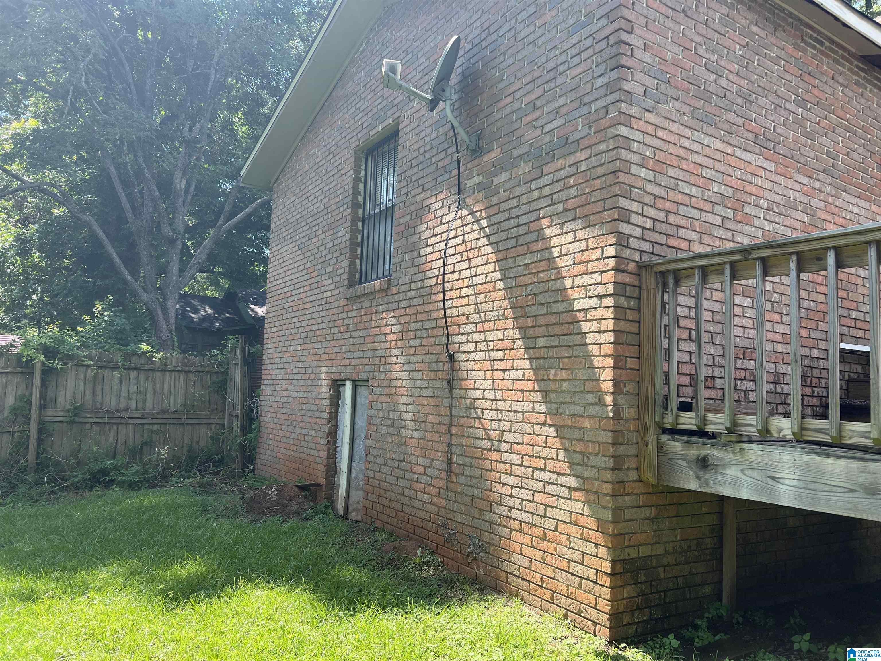 1715 2ND COURT W