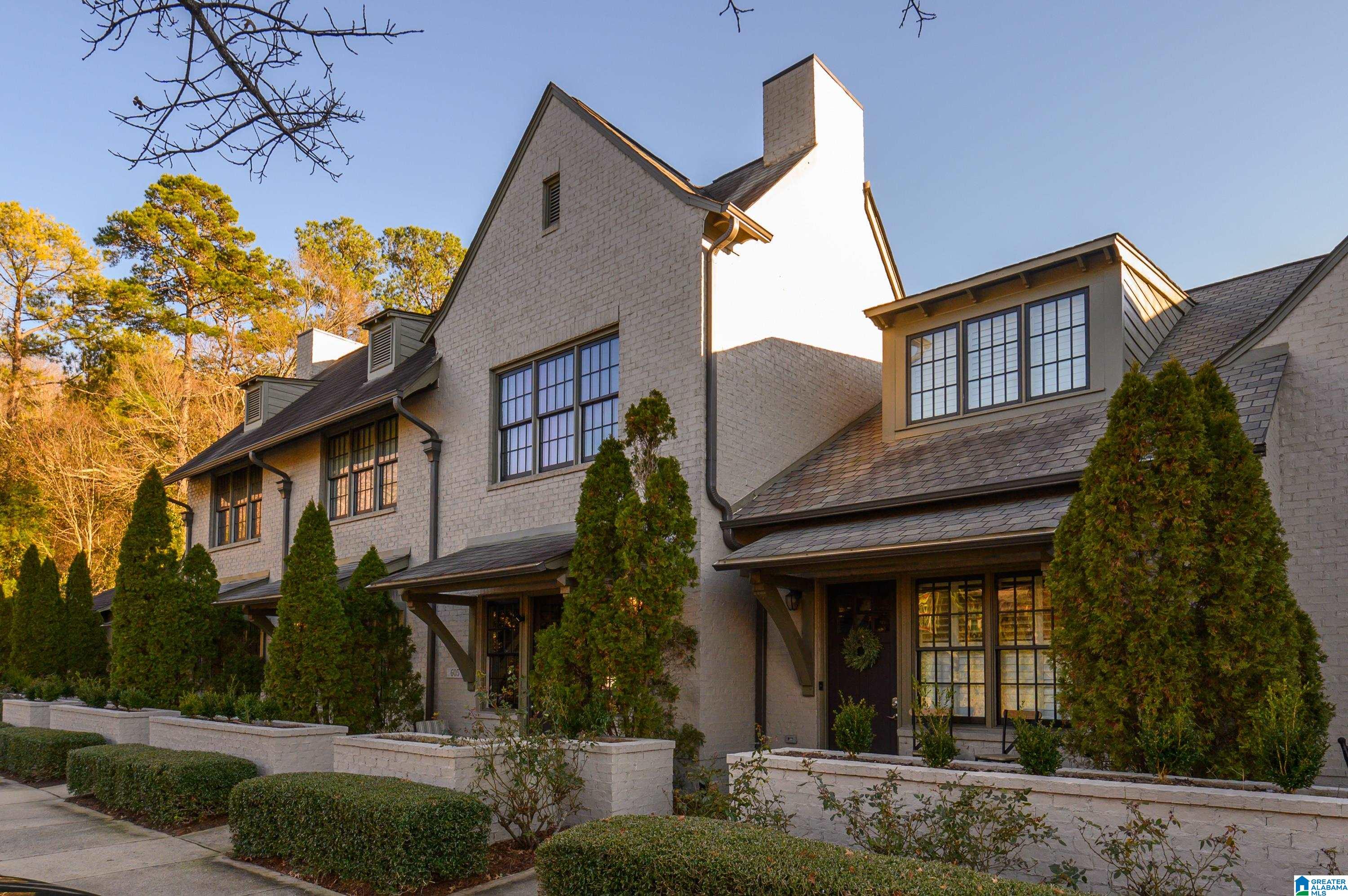 605 BARRISTERS COURT